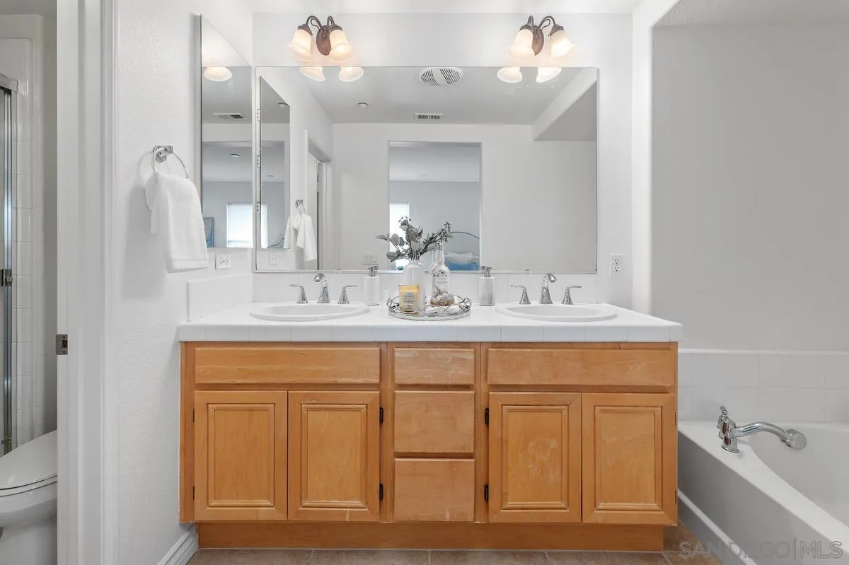 https://cdn.realtyfeed.com/cdn/127/260005051/eebf6ec6414c65f619858f20f86ac6c6.webp