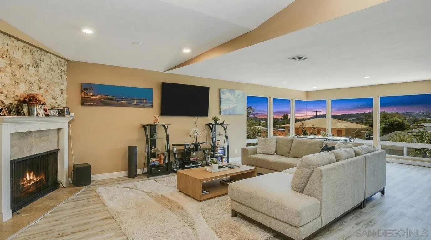 https://cdn.realtyfeed.com/cdn/127/260005052/992cf0910aff82ec8e63e25242815c61.webp