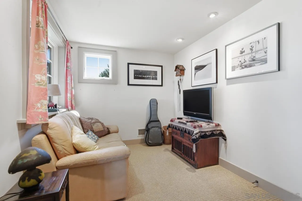 https://cdn.realtyfeed.com/cdn/127/260005055/16f6848f60af43a08900f1a8ffbbffd9.webp