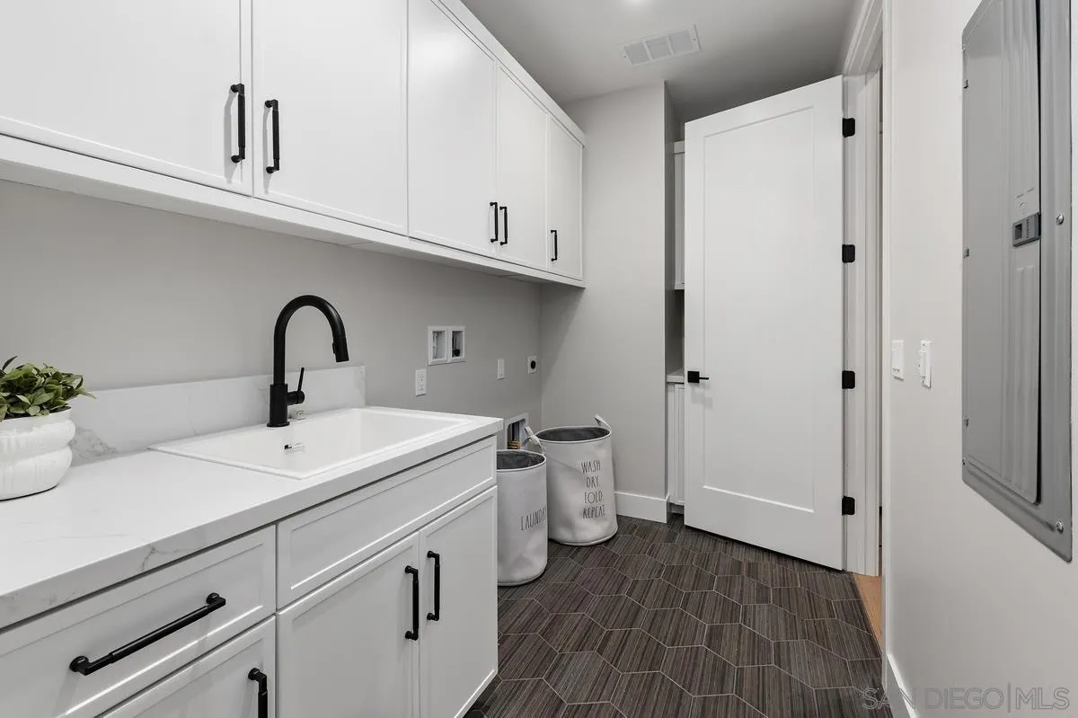 https://cdn.realtyfeed.com/cdn/127/260005058/2c88f90a269f70efcc525a6a83e0d1cc.webp