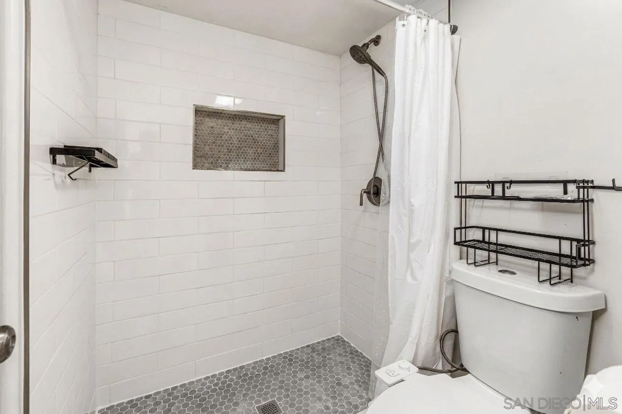 https://cdn.realtyfeed.com/cdn/127/260005070/25cbbe3f18ac5eacda8ce6ffb6211223.webp