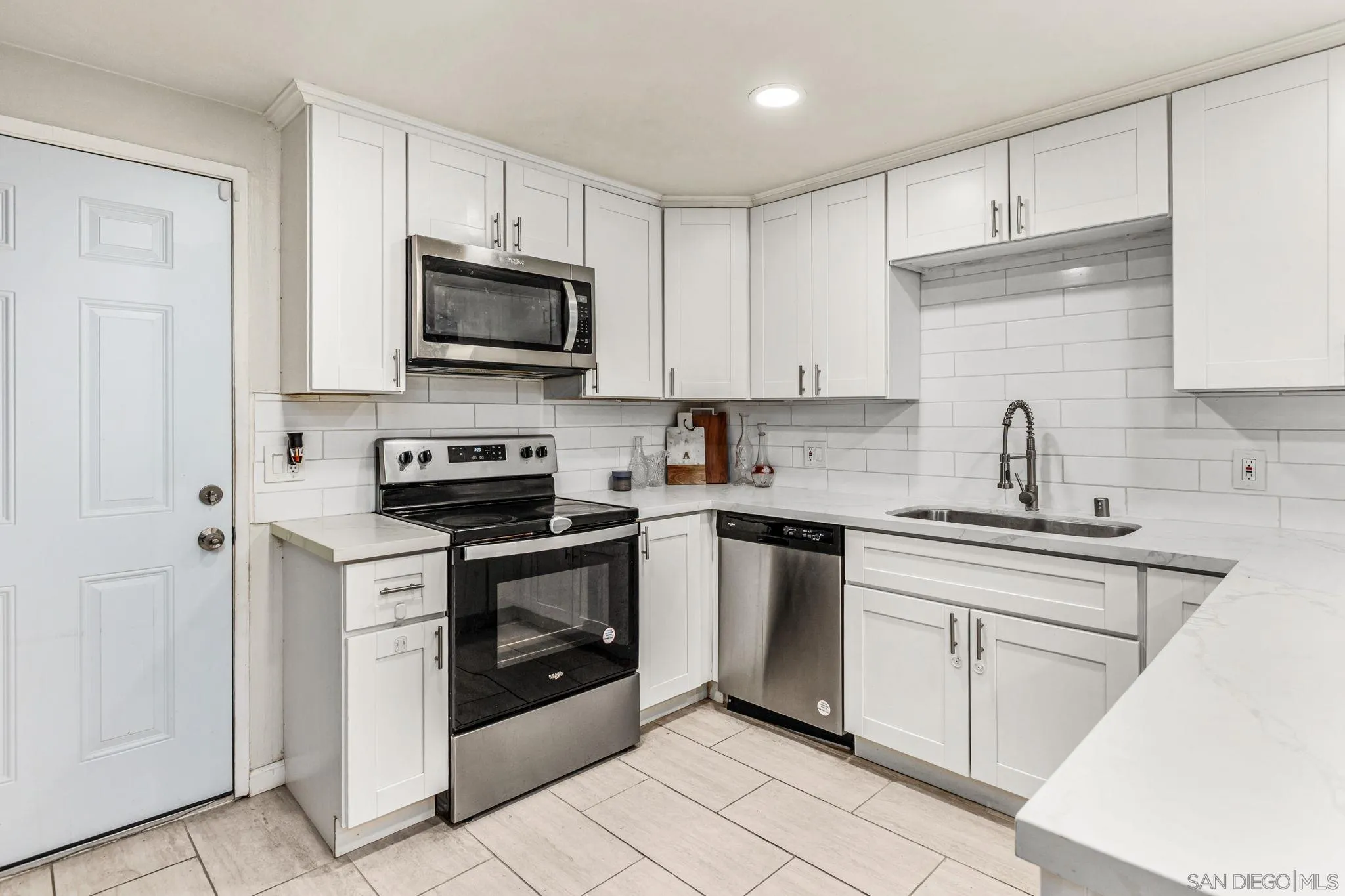 https://cdn.realtyfeed.com/cdn/127/260005070/5c6bc1ee4d108b91ac317136c4ffc238.webp