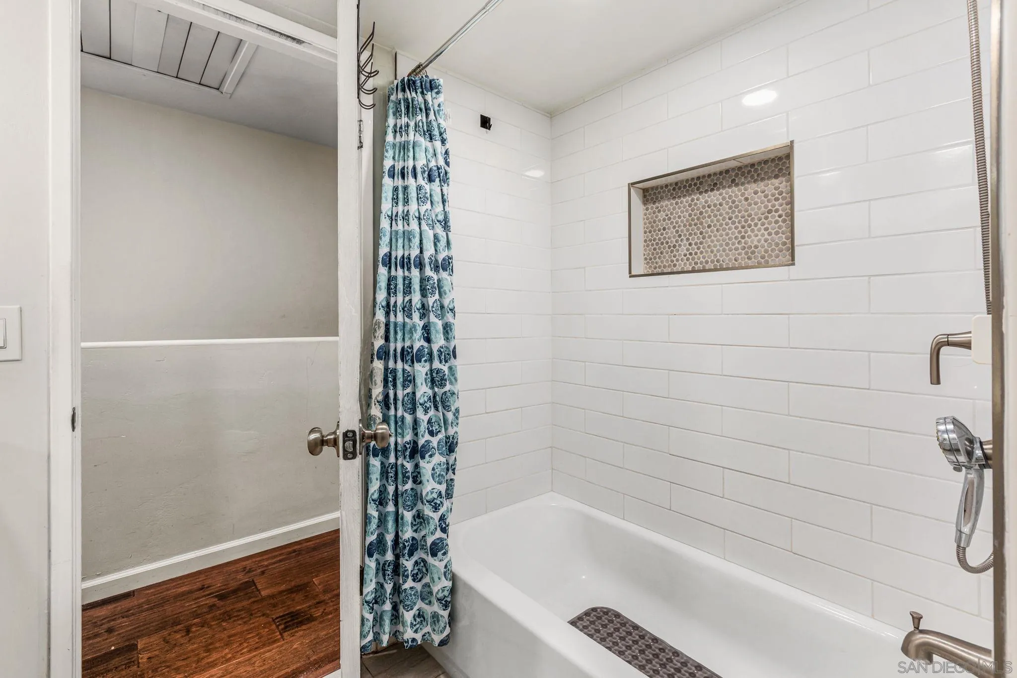 https://cdn.realtyfeed.com/cdn/127/260005070/da7313fbf3f7c37135674682e615e521.webp