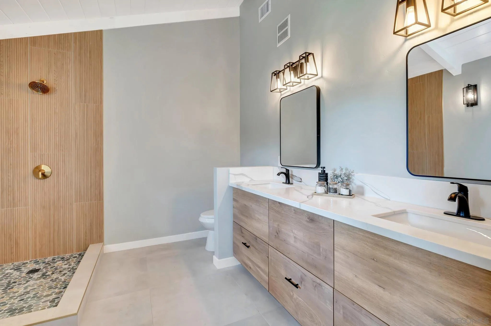 https://cdn.realtyfeed.com/cdn/127/260005073/09915a66d59529239fc5877e7ebf5957.webp