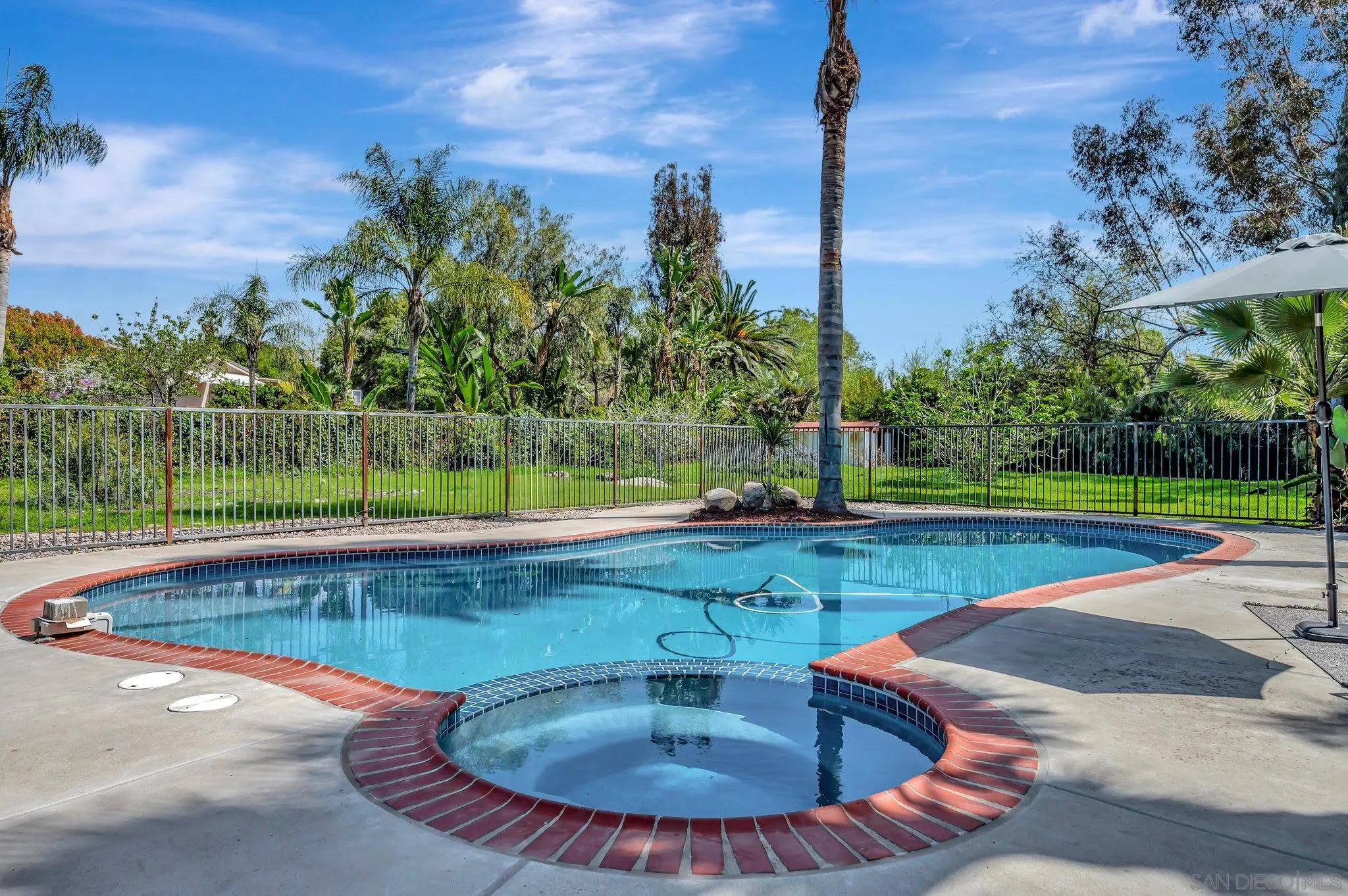 https://cdn.realtyfeed.com/cdn/127/260005073/ac4c085093b049ad6fbc37c03b067b6e.webp