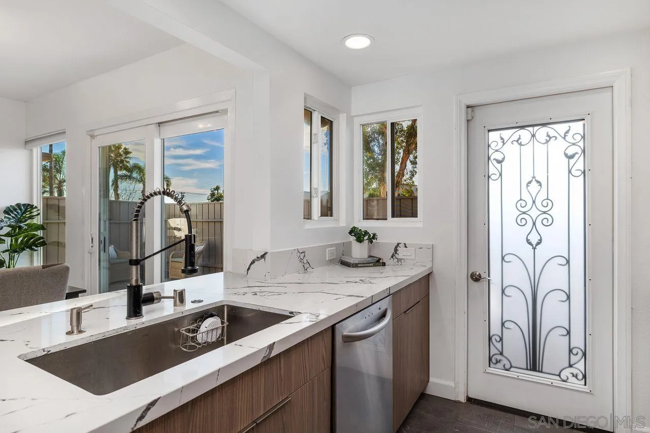 https://cdn.realtyfeed.com/cdn/127/260005077/6b42b279d6138340862d2503274d9218.webp