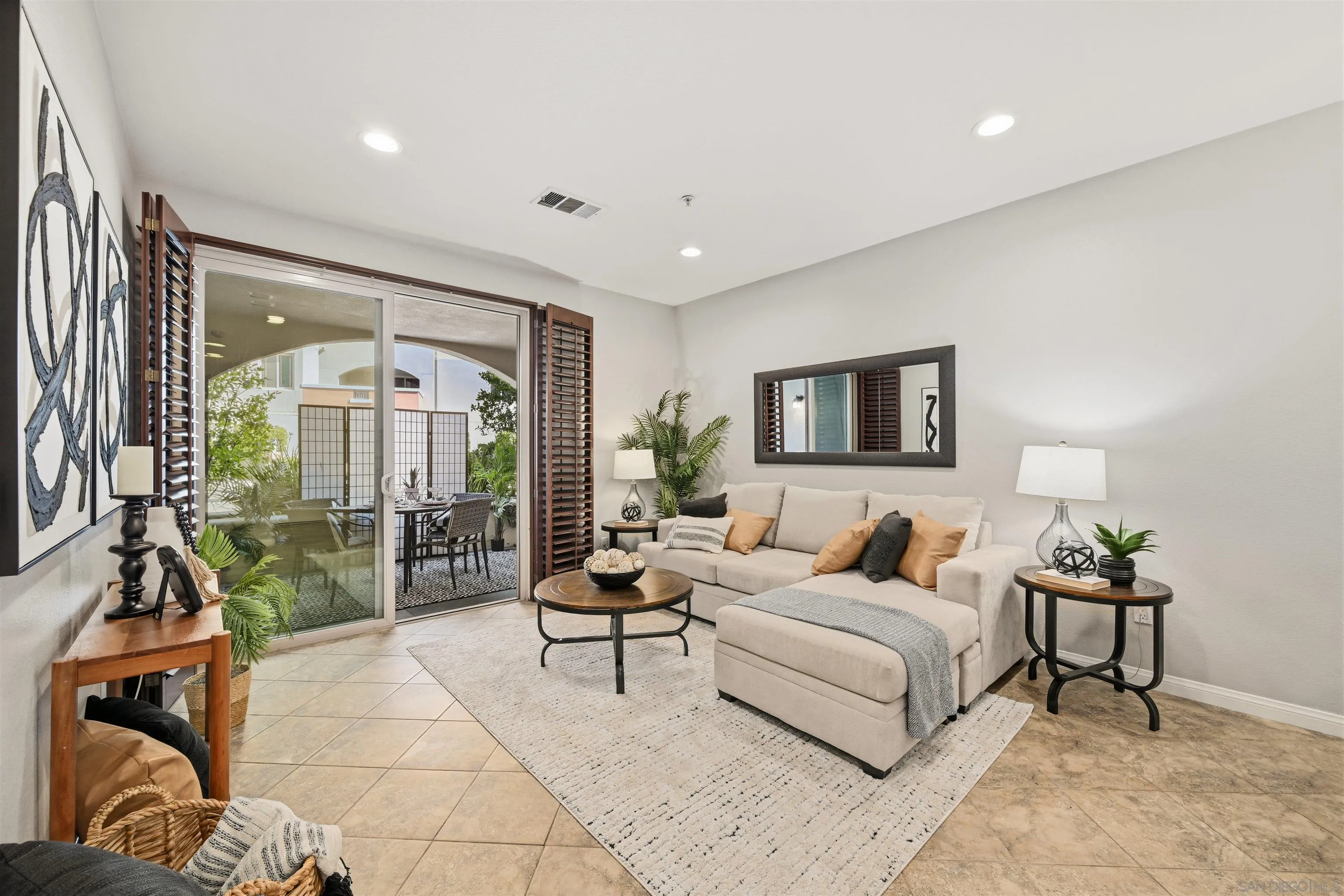 https://cdn.realtyfeed.com/cdn/127/260005081/50b97f55627649c508798988c2526c21.webp