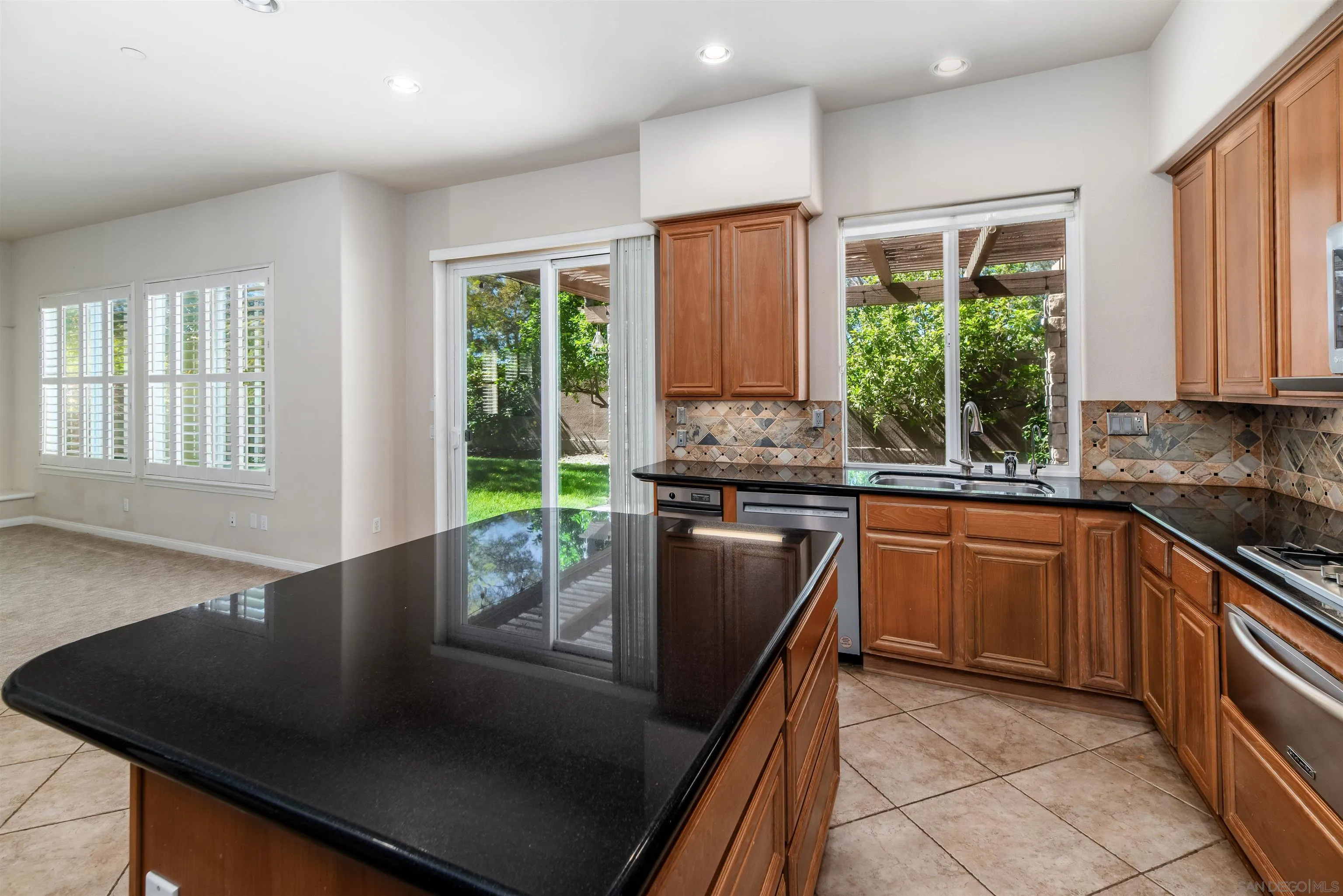 https://cdn.realtyfeed.com/cdn/127/260005089/305a1067374b5fe9a56a15bad932bcf3.webp