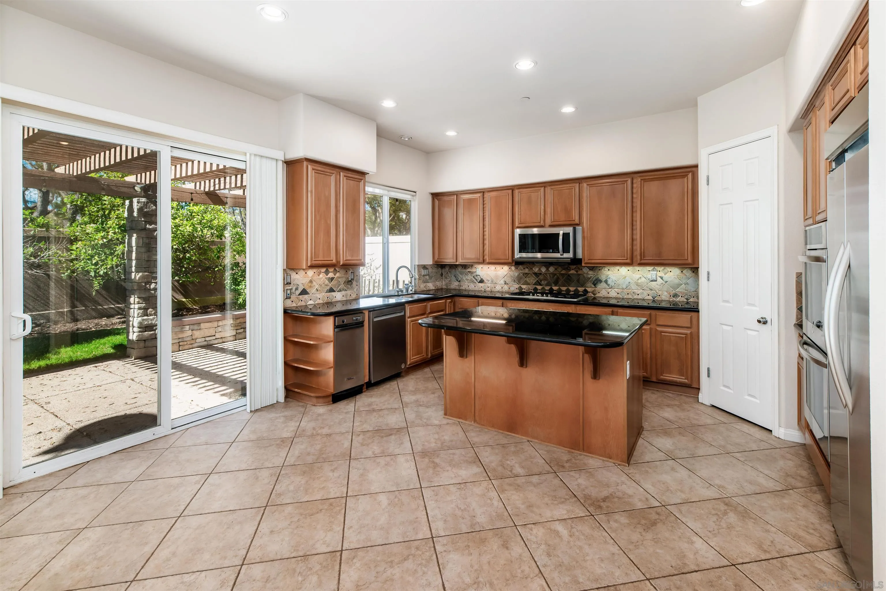 https://cdn.realtyfeed.com/cdn/127/260005089/9e5021d49aaf981aff126b3bd66dcf76.webp