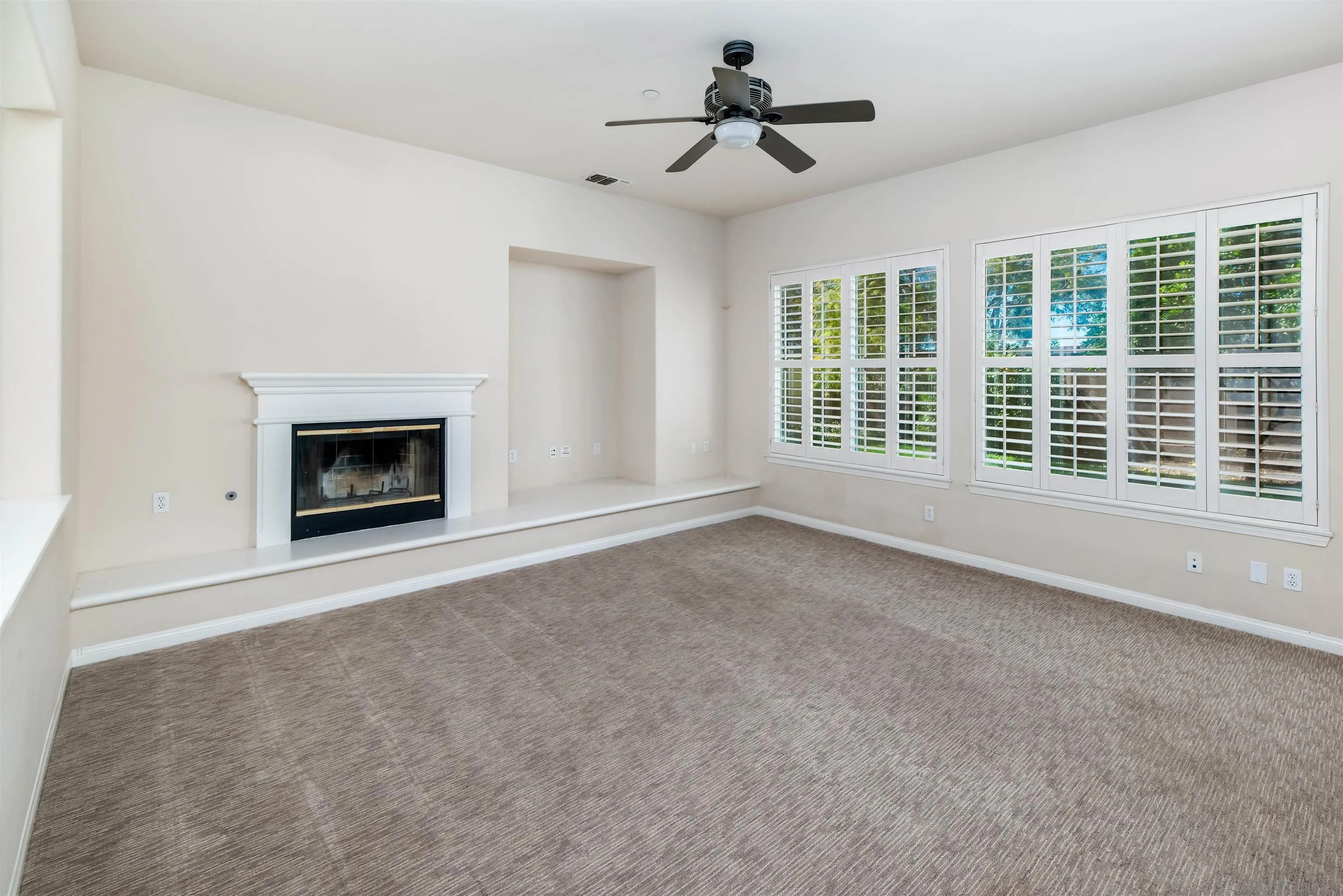https://cdn.realtyfeed.com/cdn/127/260005089/e0dba127ad8204df1f941eaaeda3f922.webp