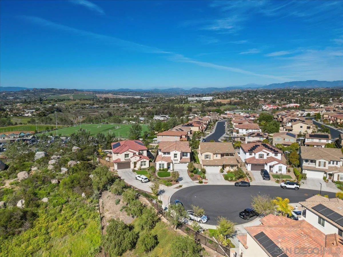 https://cdn.realtyfeed.com/cdn/127/260005098/dcca7eefa9f5710b9bfa75b456d3188b.webp