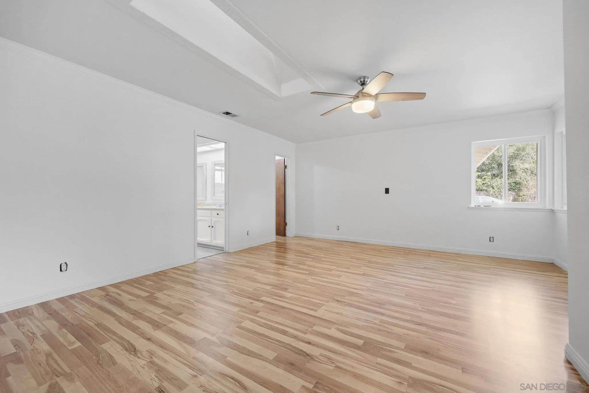 https://cdn.realtyfeed.com/cdn/127/260005101/31ac13967873bae8fcc5f6228ab14b76.webp