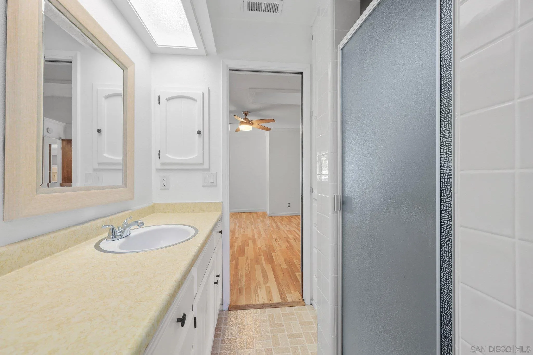 https://cdn.realtyfeed.com/cdn/127/260005101/a3e486d4a4af015eb550742bd1debba3.webp