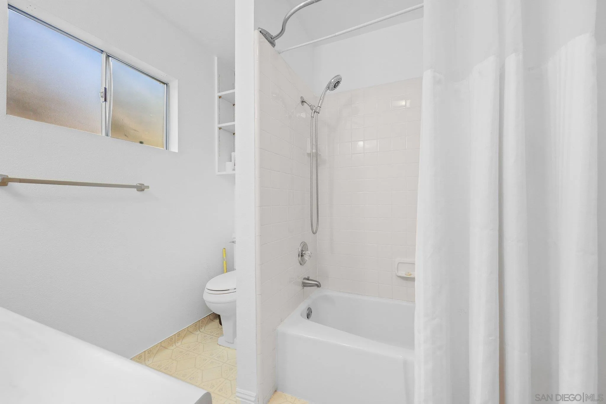 https://cdn.realtyfeed.com/cdn/127/260005101/a9d44601a78cbde231e45a8f71857f3e.webp