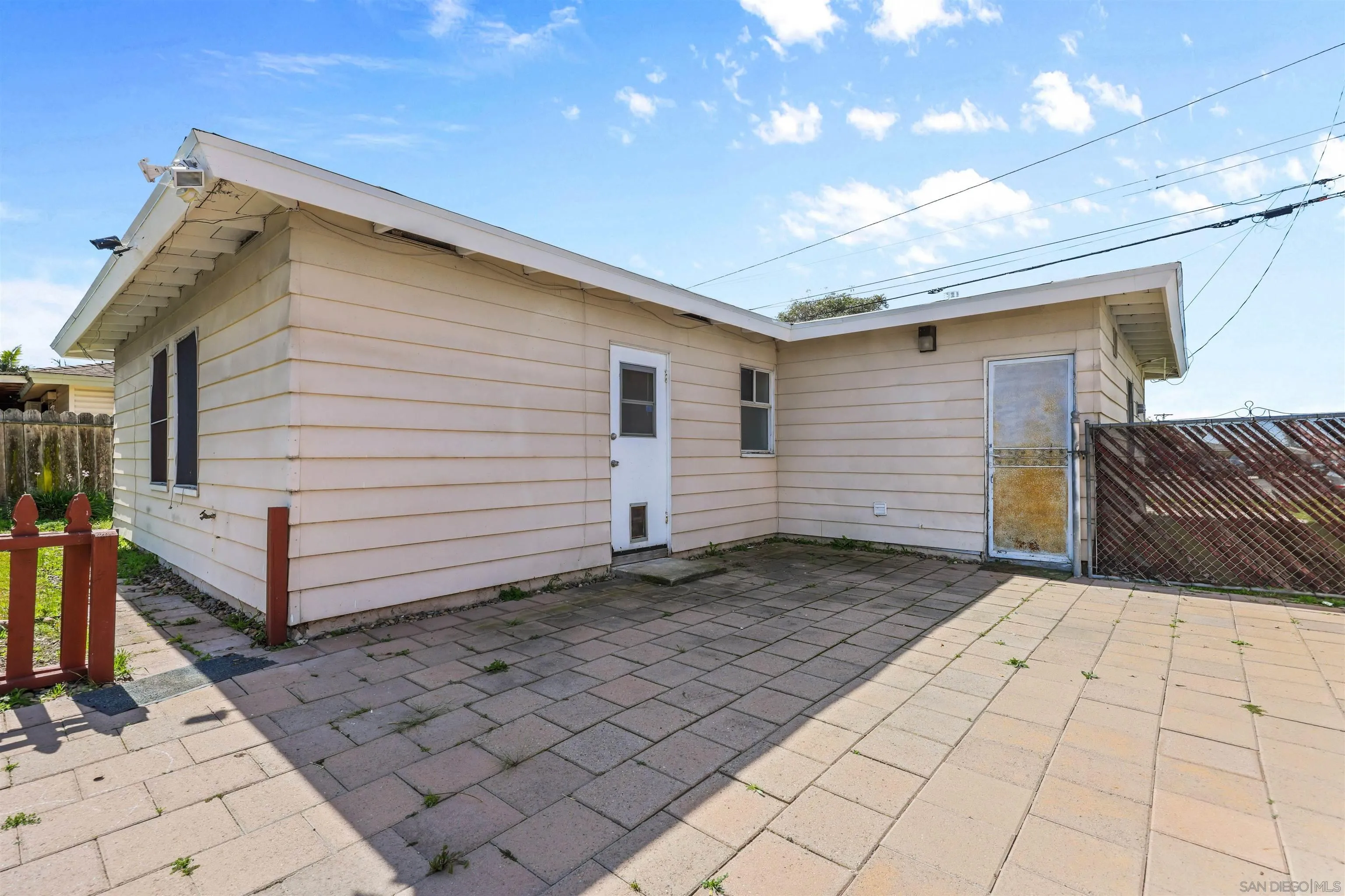https://cdn.realtyfeed.com/cdn/127/260005104/319f0e066200fdf11603ef4ced89c92b.webp