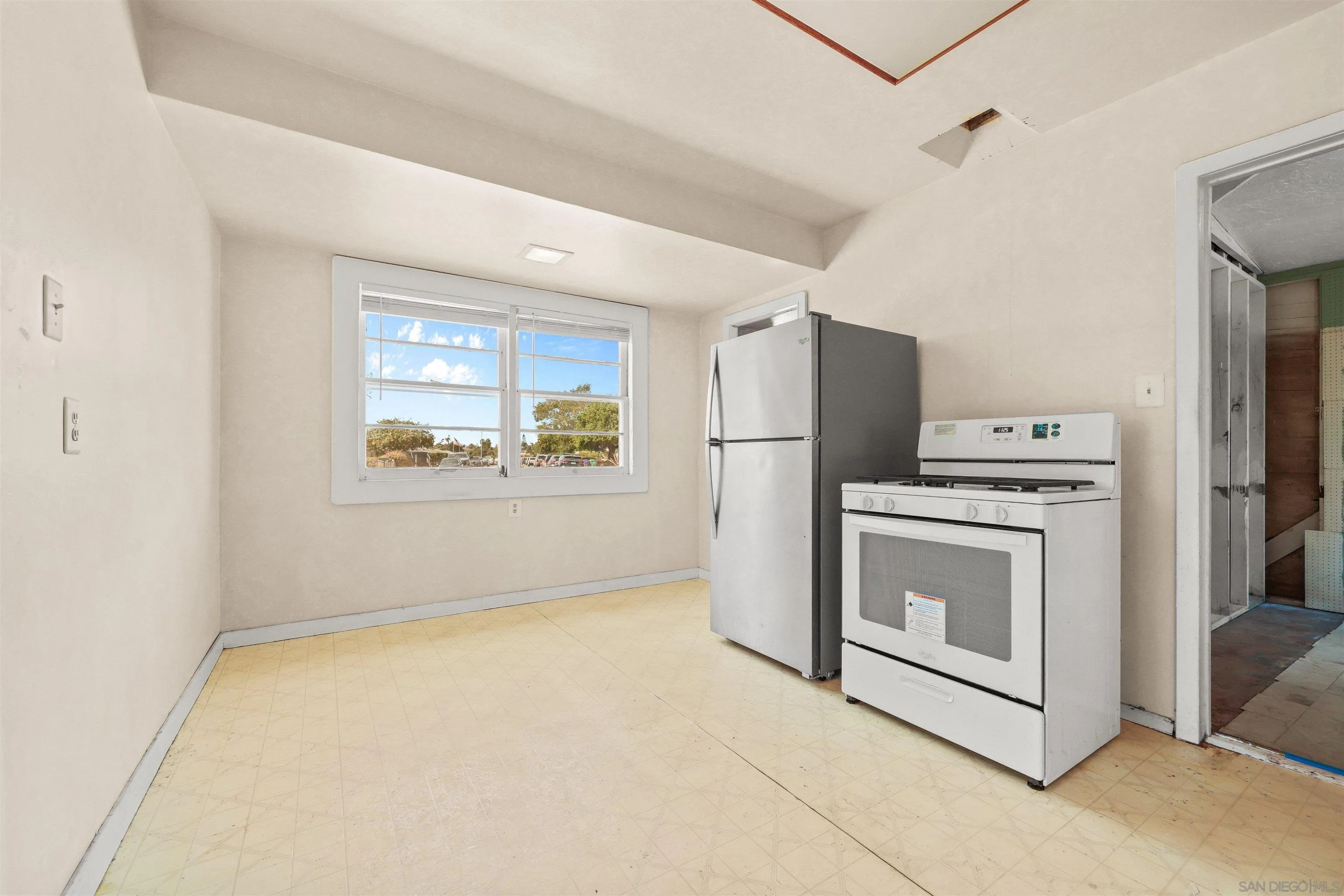 https://cdn.realtyfeed.com/cdn/127/260005104/c373320ef89a75810a4a661bce6cd993.webp