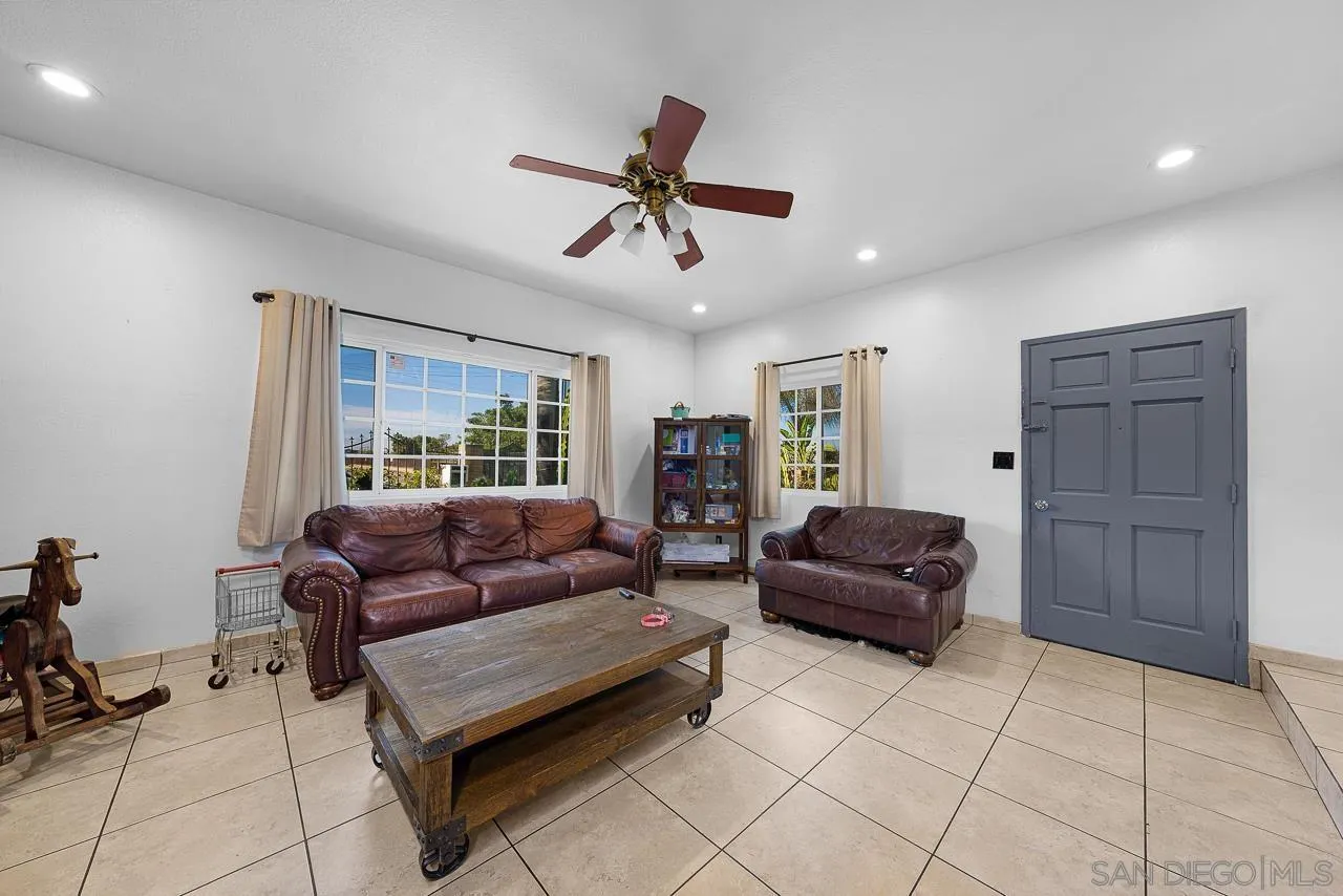 https://cdn.realtyfeed.com/cdn/127/260005115/2d0c1b809e3c054a8012dc3ab1844c55.webp