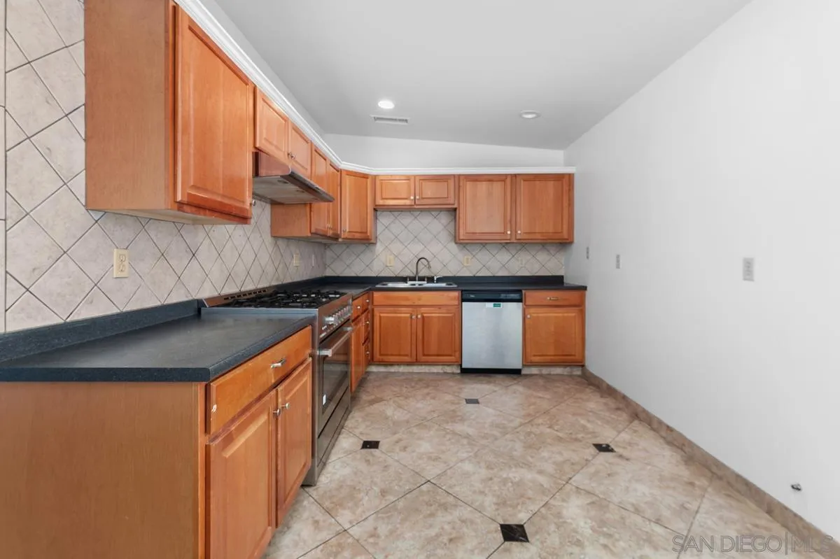 https://cdn.realtyfeed.com/cdn/127/260005116/6eb71e2a5491f136593b7d1b77f2b132.webp