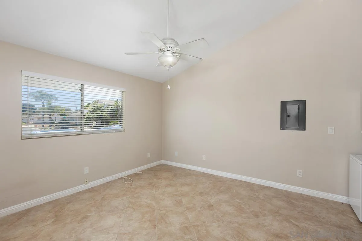 https://cdn.realtyfeed.com/cdn/127/260005116/c7ba913e6cad5e50d19228a5f2fd6322.webp