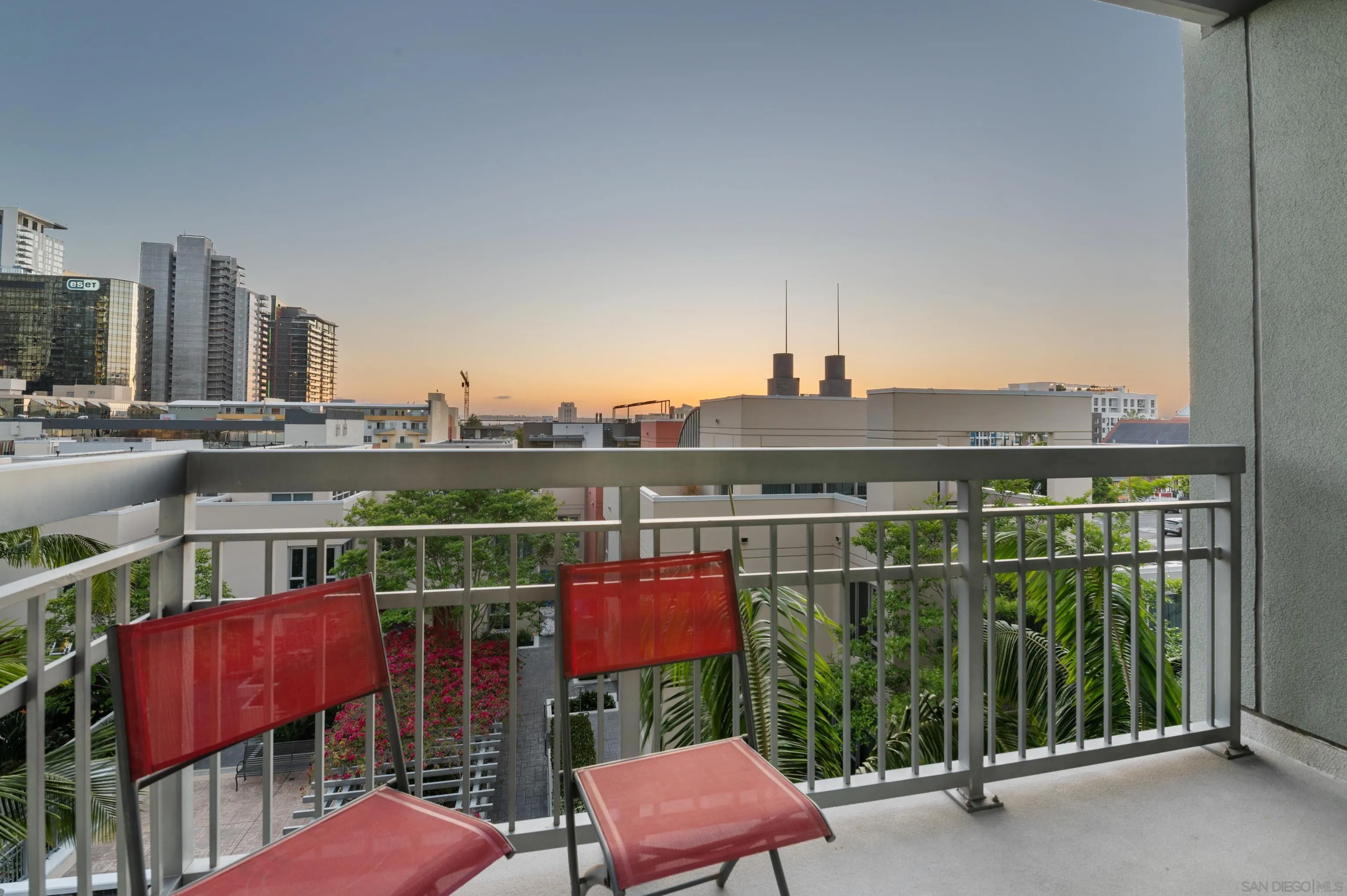 https://cdn.realtyfeed.com/cdn/127/260005129/ecf6f63656d296fd02c5248e43818cab.webp