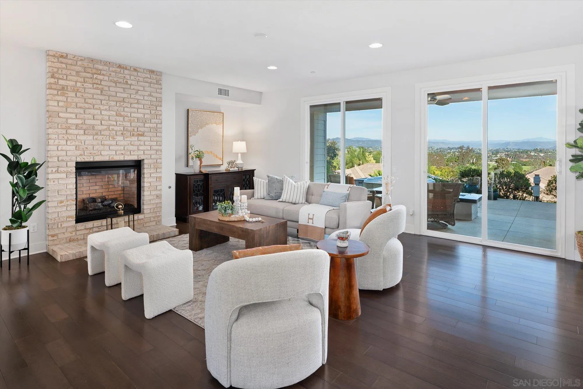 https://cdn.realtyfeed.com/cdn/127/260005133/bd370cd14c3705fbf9e336498838cbe9.webp