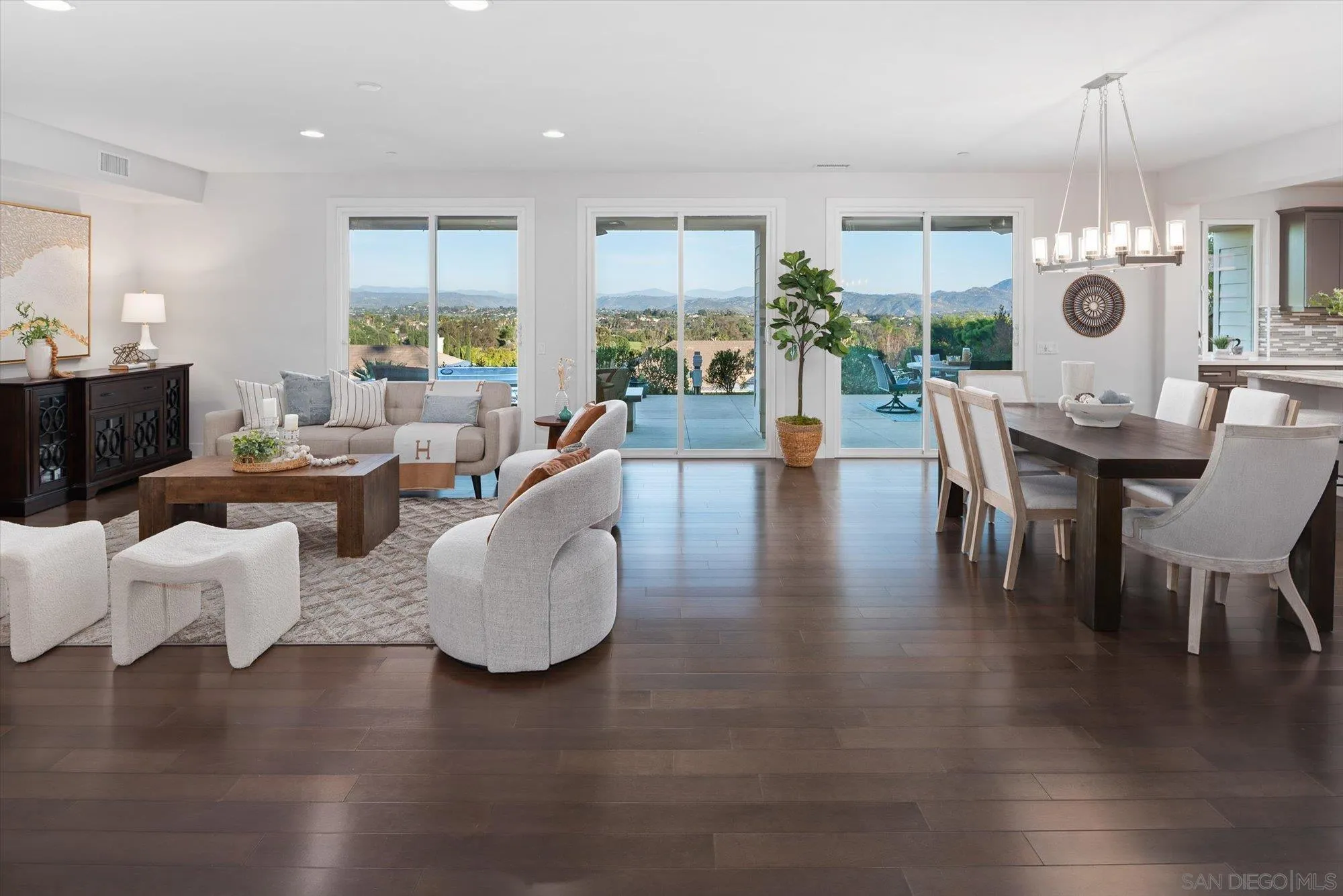 https://cdn.realtyfeed.com/cdn/127/260005133/cc5bb5e1da6a59c5dad7509729fb16ea.webp