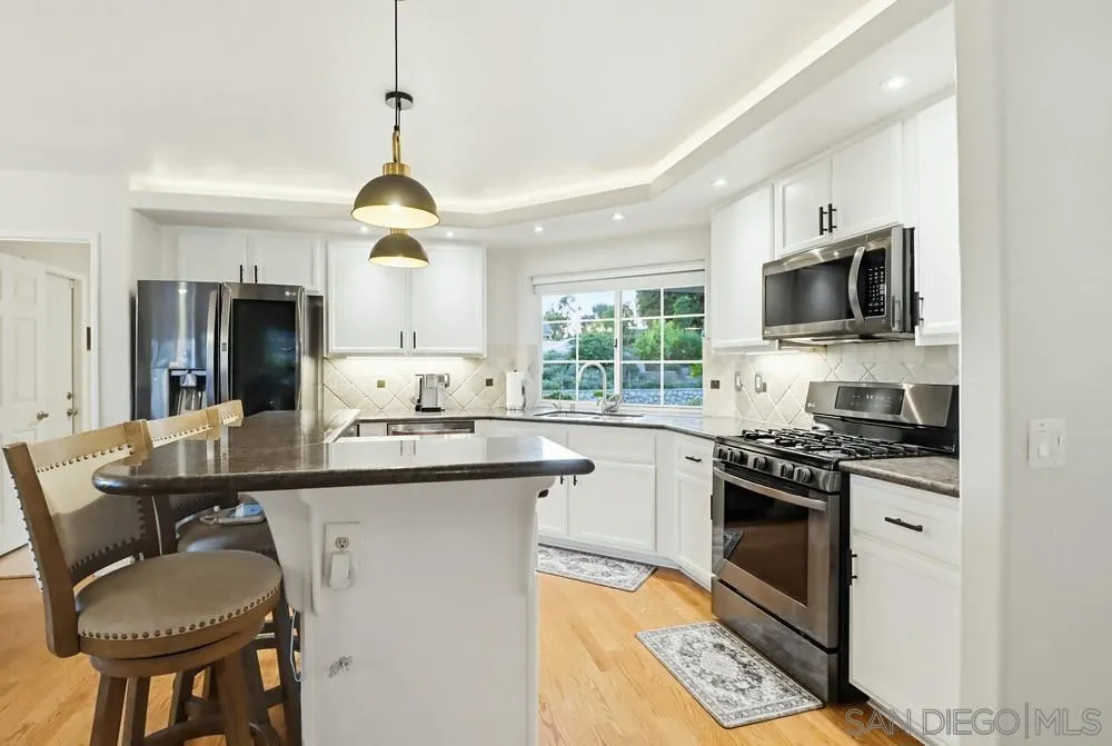 https://cdn.realtyfeed.com/cdn/127/260005136/13d9c6bedf522661325a29a65fe6f669.webp