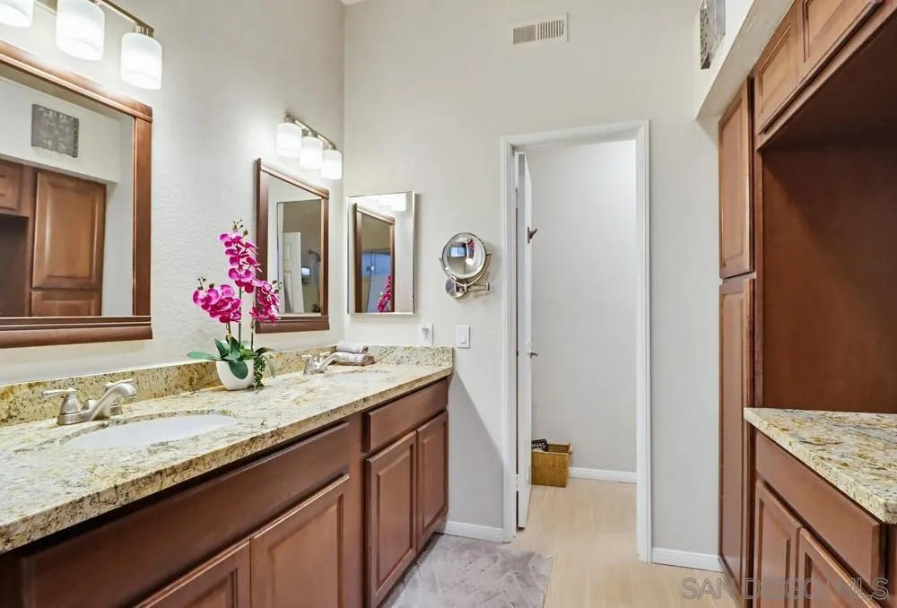 https://cdn.realtyfeed.com/cdn/127/260005136/53785441c03ee9c9ca347b912ef8e415.webp