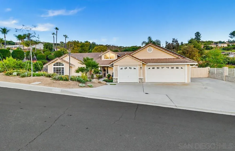 https://cdn.realtyfeed.com/cdn/127/260005136/933cca7b547685e69986087478ffbf1f.webp