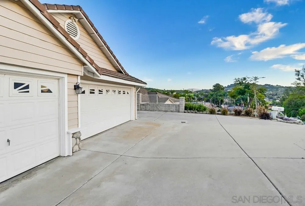 https://cdn.realtyfeed.com/cdn/127/260005136/d29f7fae72cc1f57c9981fc9fd67eab6.webp