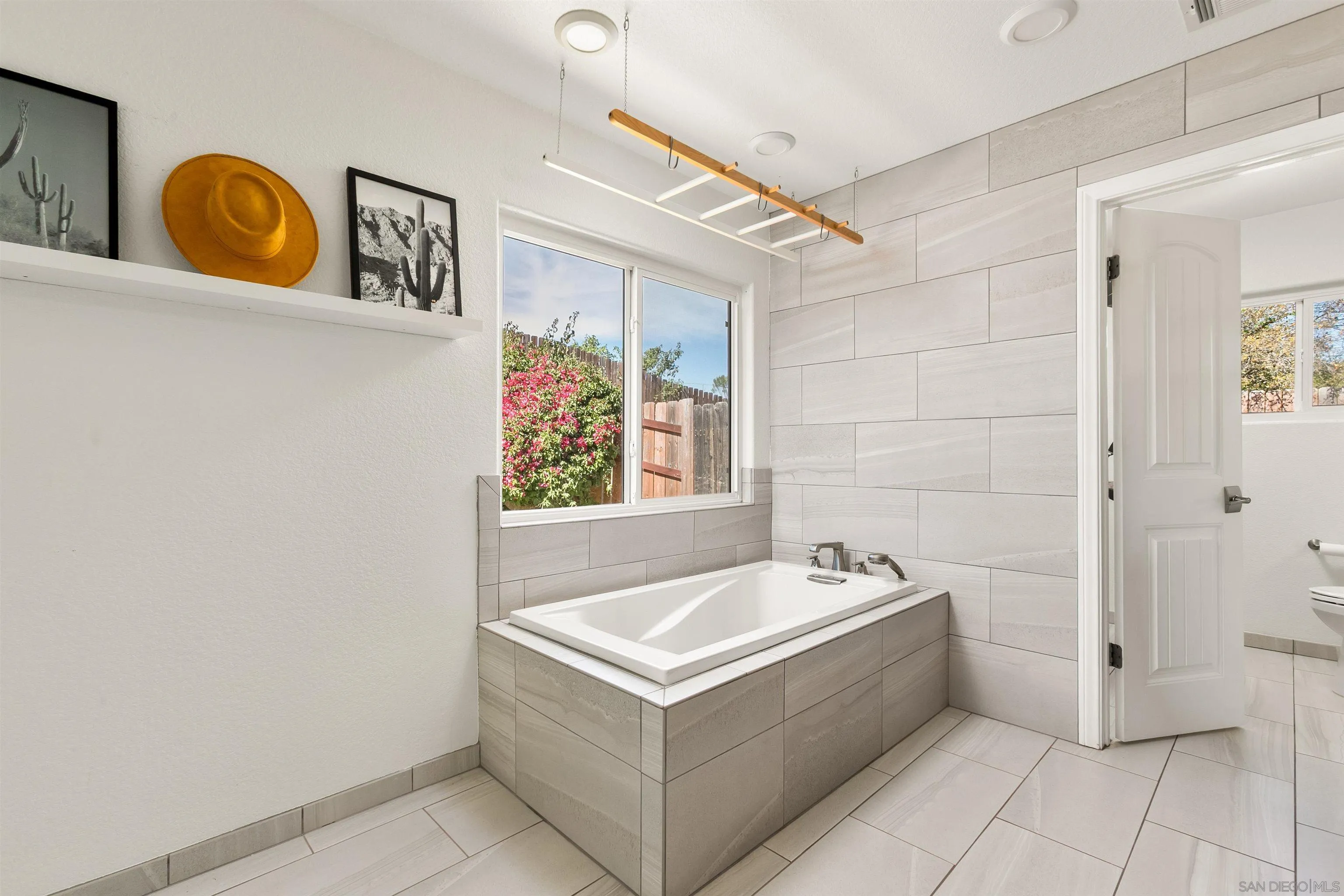 https://cdn.realtyfeed.com/cdn/127/260005137/048c54285ed4461d7863f8f24ccab83c.webp