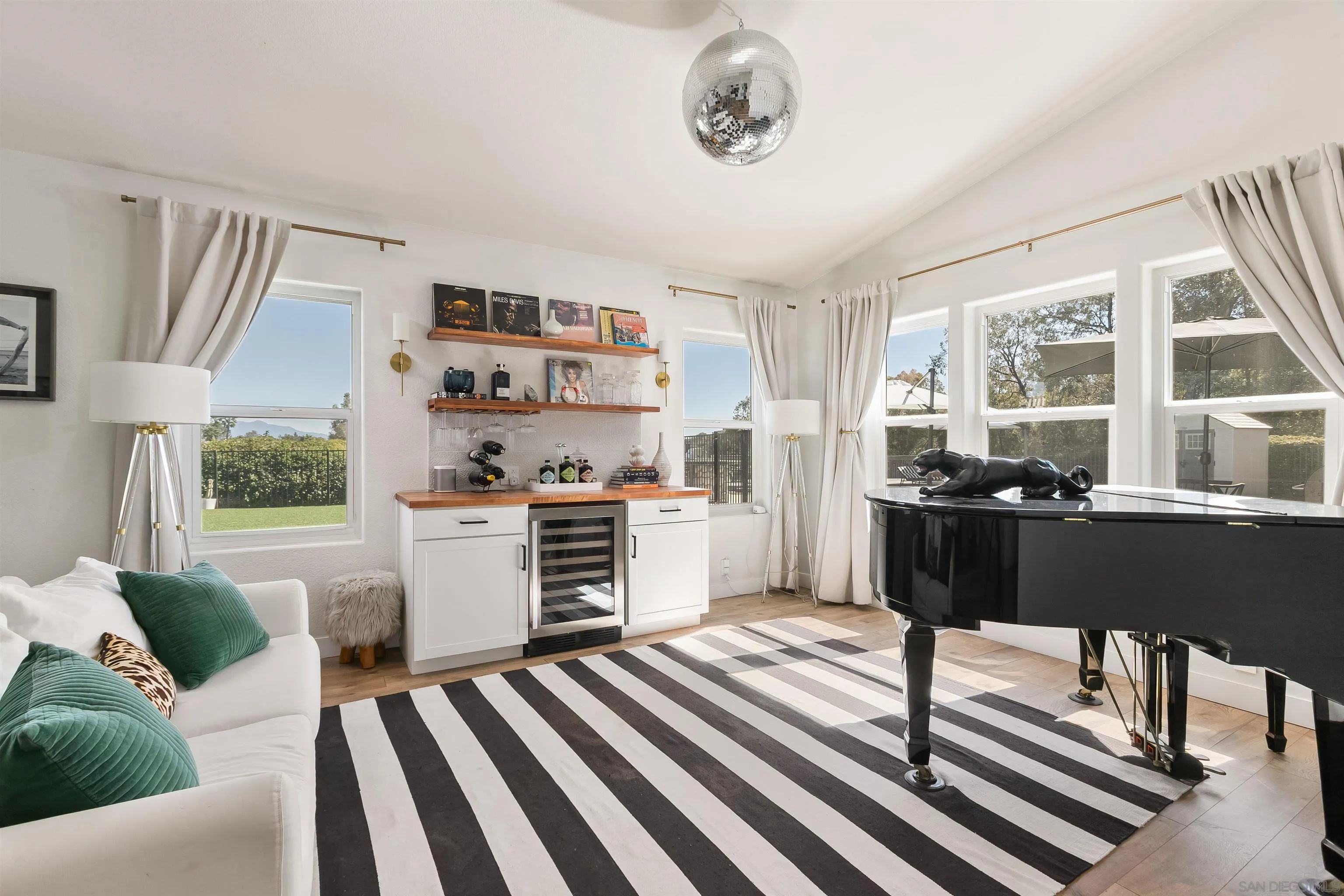 https://cdn.realtyfeed.com/cdn/127/260005137/14a7e1f5805299af57daaee1f94cda63.webp