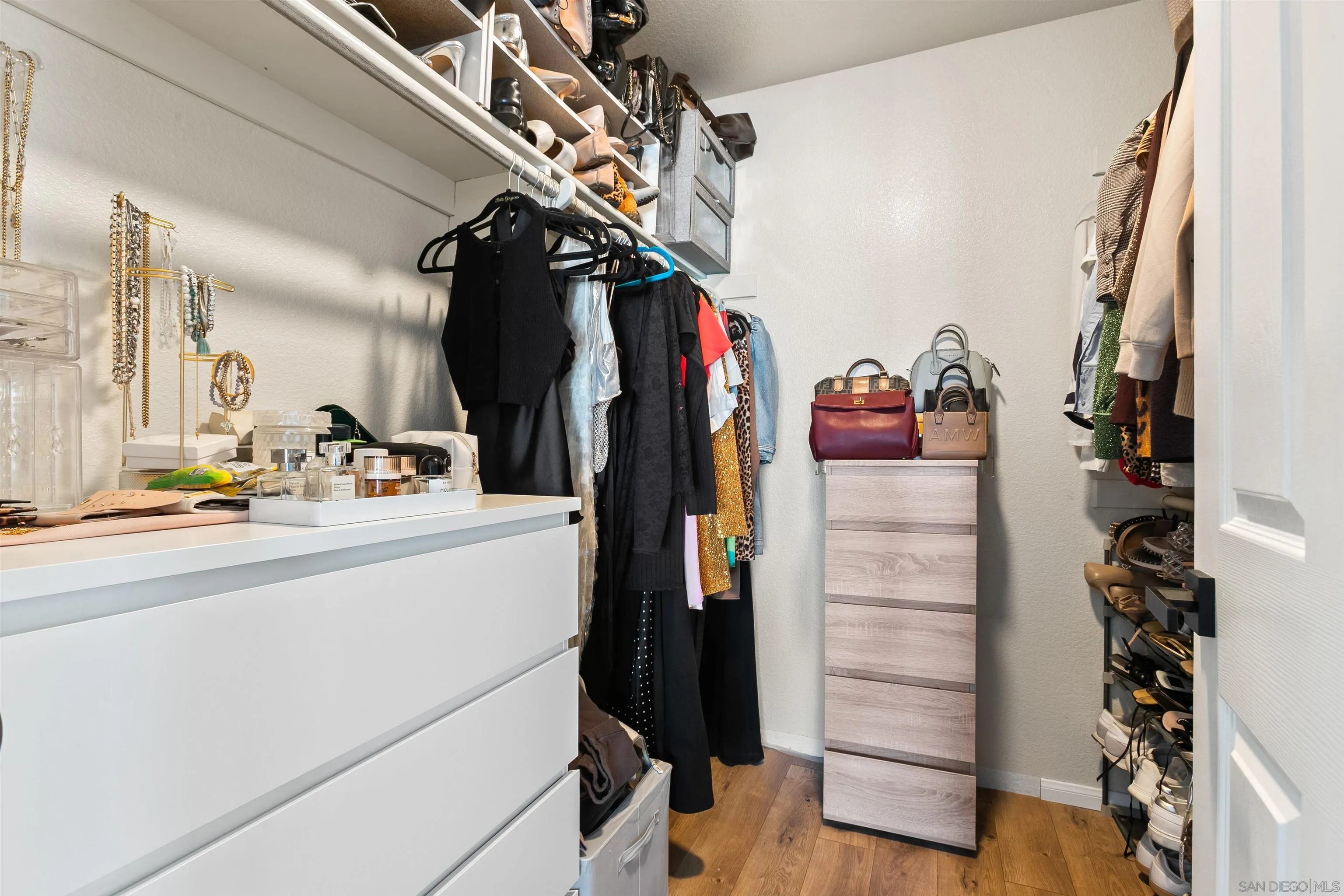 https://cdn.realtyfeed.com/cdn/127/260005137/6e9d783df80a81b6905538c678d6a87f.webp