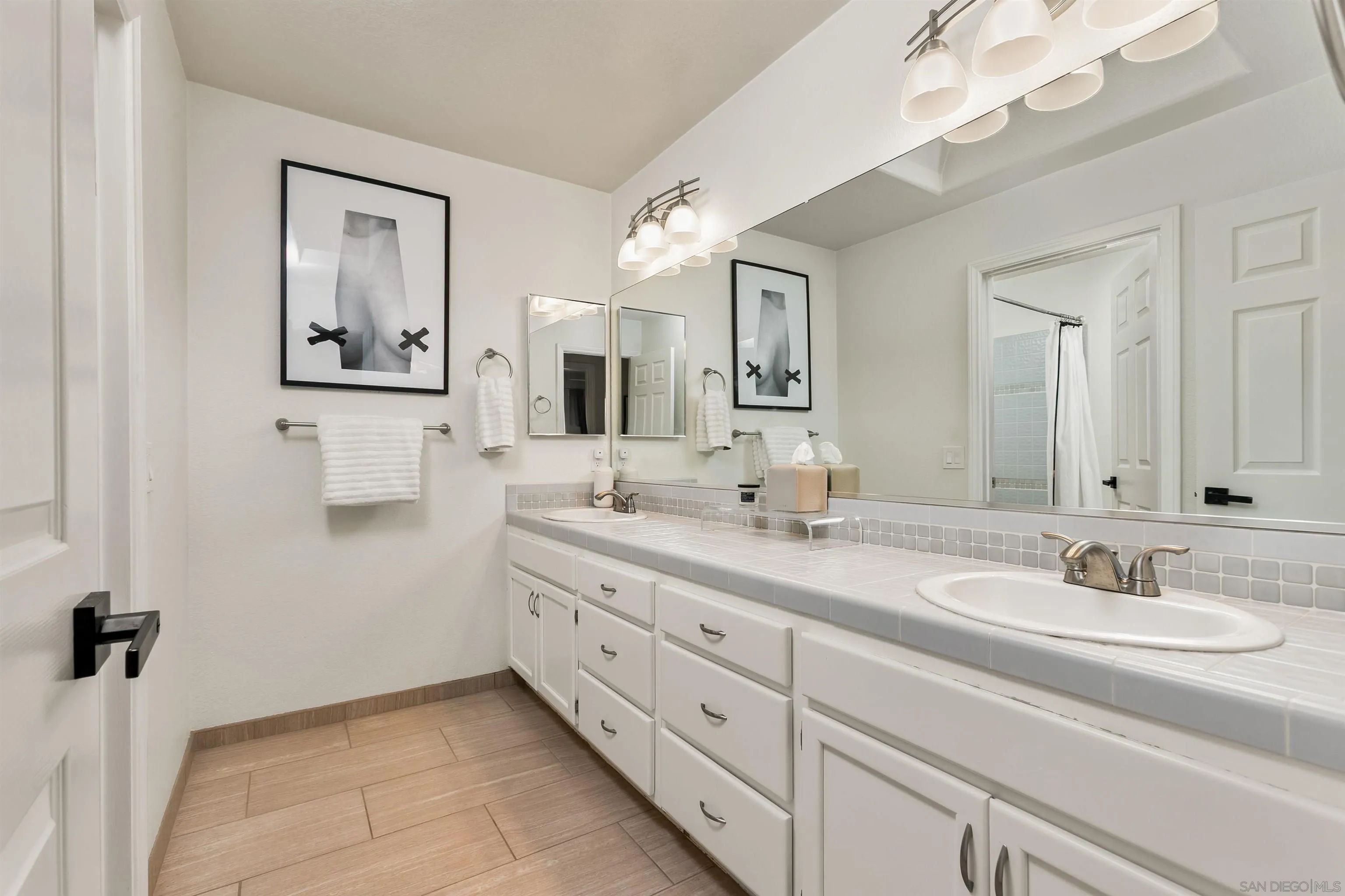 https://cdn.realtyfeed.com/cdn/127/260005137/c1e737e0f9df9c8be3ca5574b03594b8.webp