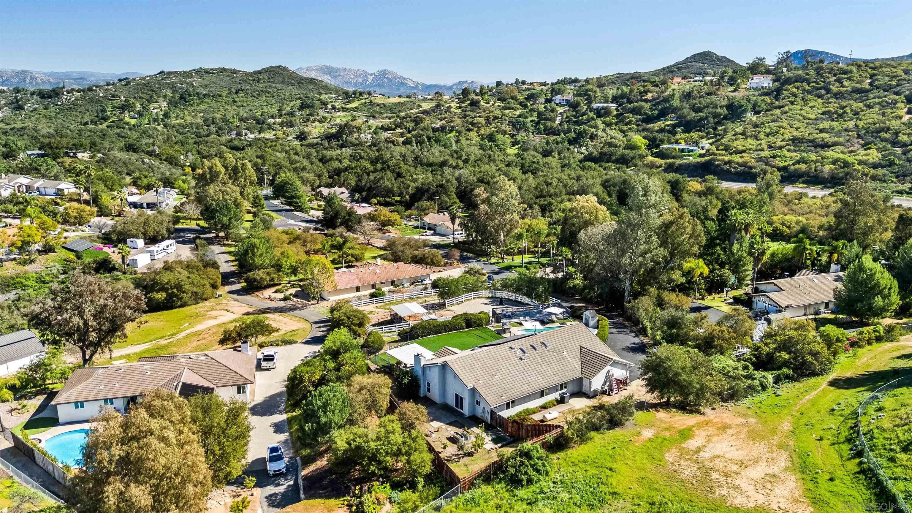 https://cdn.realtyfeed.com/cdn/127/260005137/cb9ba242afaac251b666837db441ec36.webp