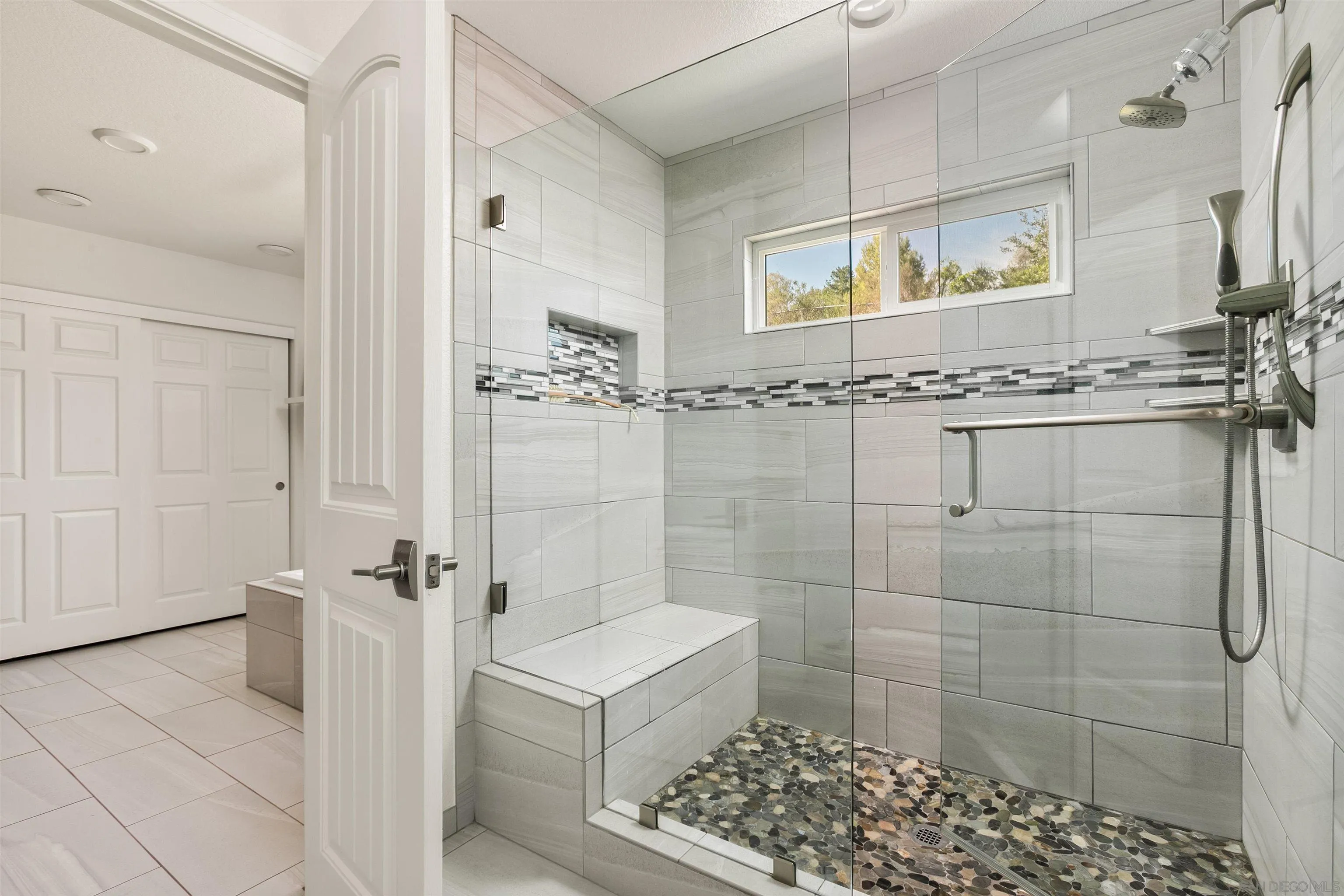https://cdn.realtyfeed.com/cdn/127/260005137/d44ead0635e84f5122746d985981f4f5.webp