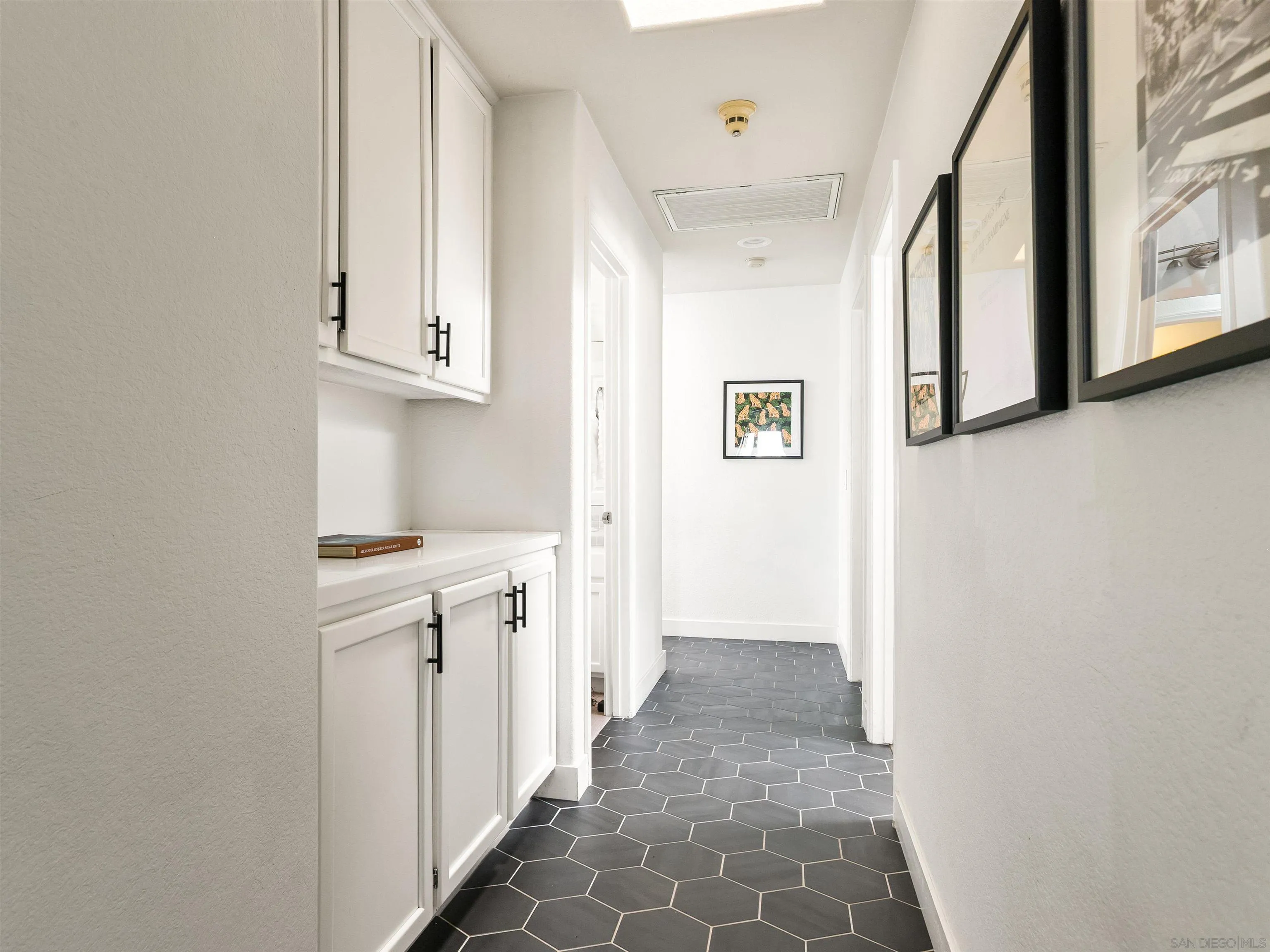 https://cdn.realtyfeed.com/cdn/127/260005137/ec780e4d16165d4c1bdf6403a7cdd2c1.webp