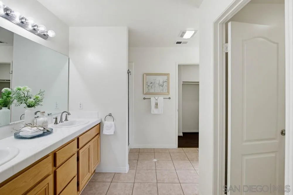 https://cdn.realtyfeed.com/cdn/127/260005141/e1d333140a5d3ec9008dc5dc374117cf.webp
