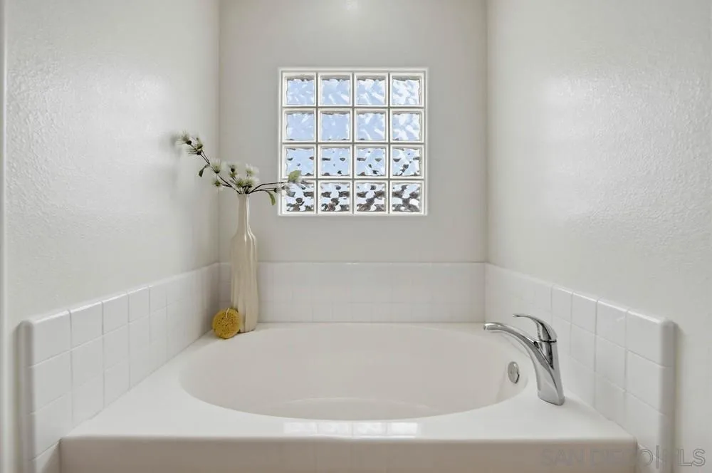 https://cdn.realtyfeed.com/cdn/127/260005141/f8b43826e2eaf8dd041e64f2fad8290f.webp
