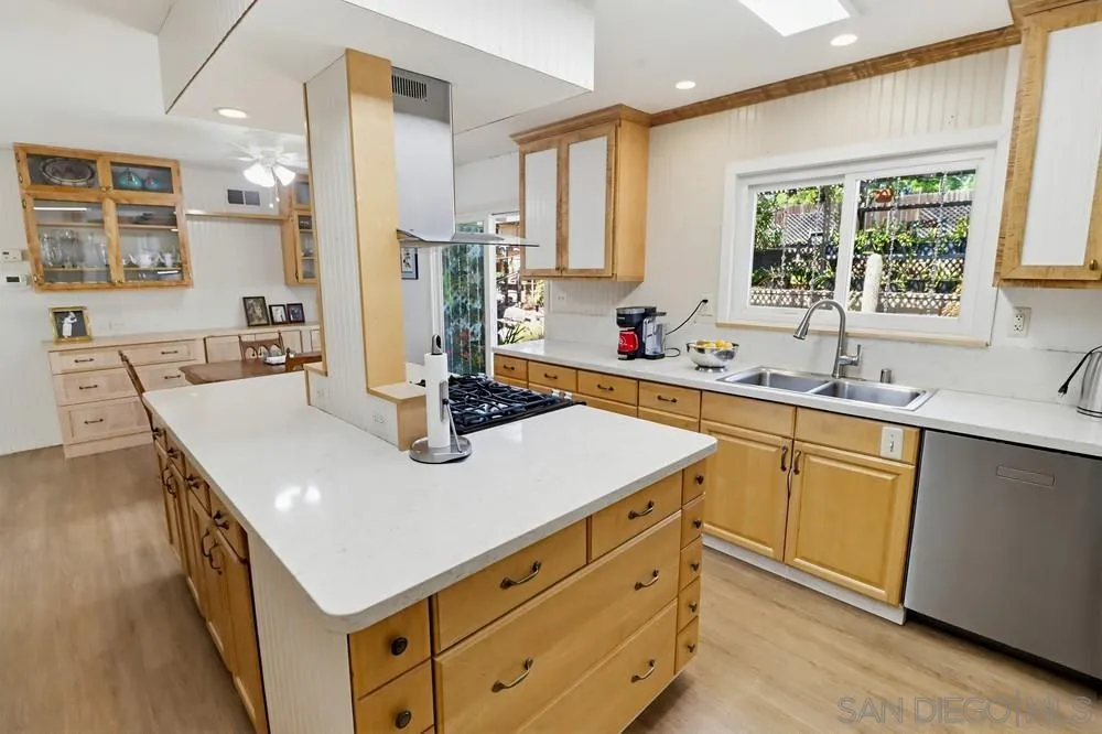 https://cdn.realtyfeed.com/cdn/127/260005143/0d12b76c6a35e0629aba69352c3687bc.webp