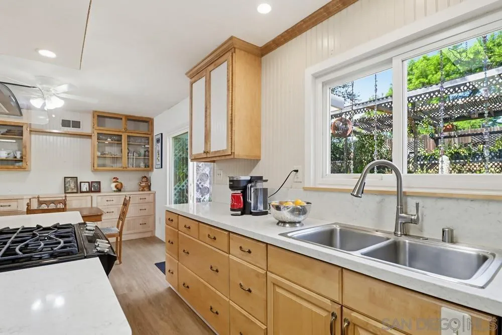 https://cdn.realtyfeed.com/cdn/127/260005143/8ec7147d102f6d56bb67d4c6868e1def.webp