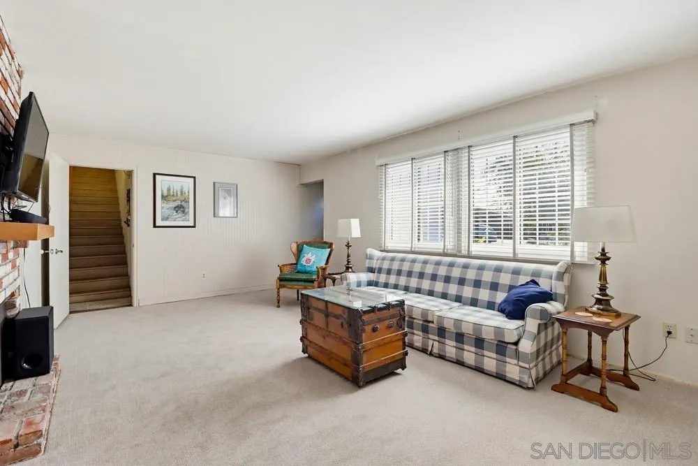 https://cdn.realtyfeed.com/cdn/127/260005143/b1241169dae34a7b7b9da12736def4ea.webp