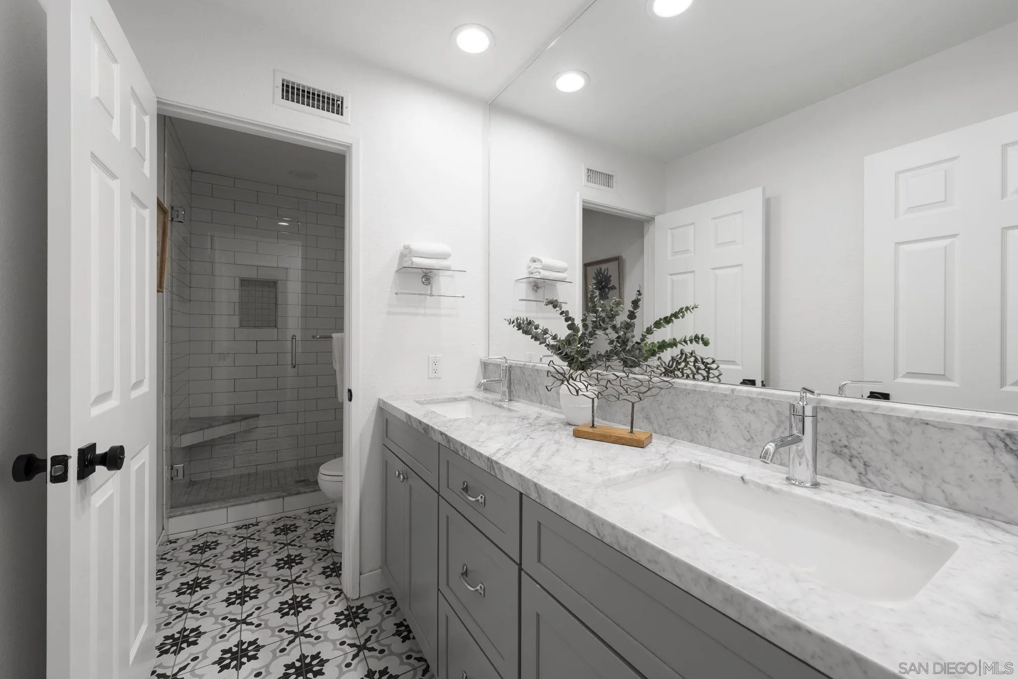https://cdn.realtyfeed.com/cdn/127/260005144/2144136f7384bcb09a77f6f141d8d9a9.webp