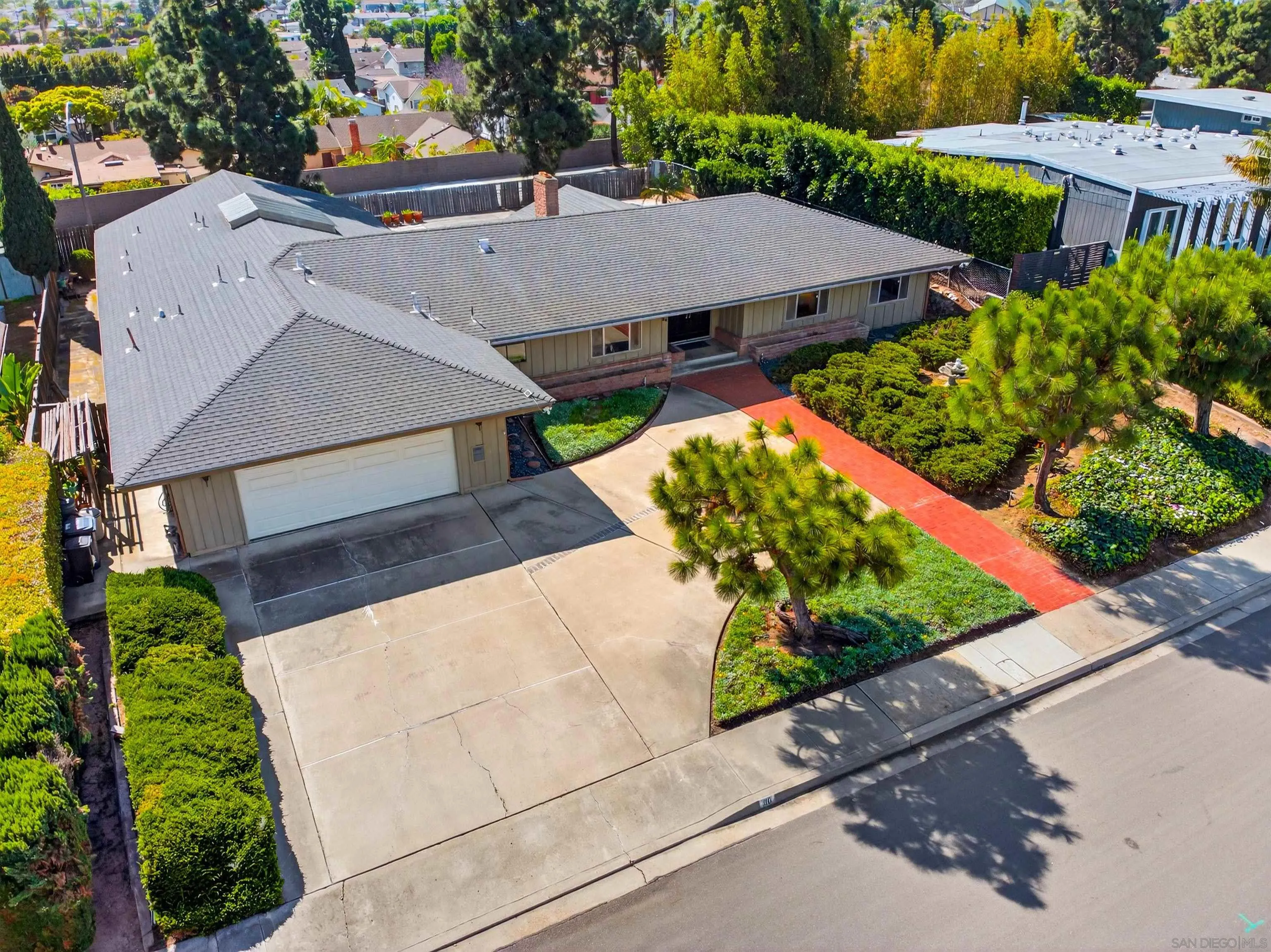 https://cdn.realtyfeed.com/cdn/127/260005146/8a748983d512987fc92645622a03e308.webp