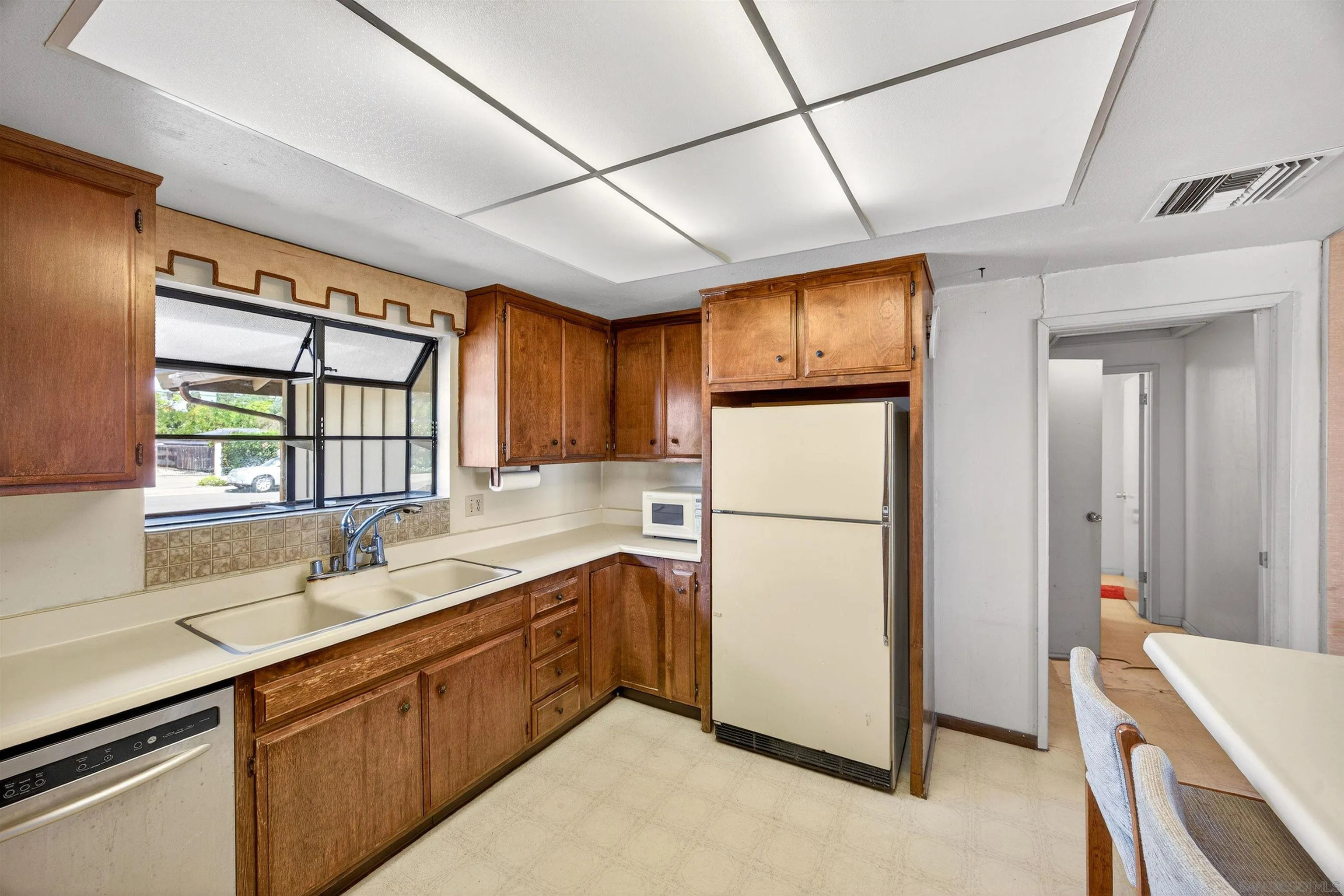 https://cdn.realtyfeed.com/cdn/127/260005146/98a7c2a383e72ae0143f56864b3903ee.webp