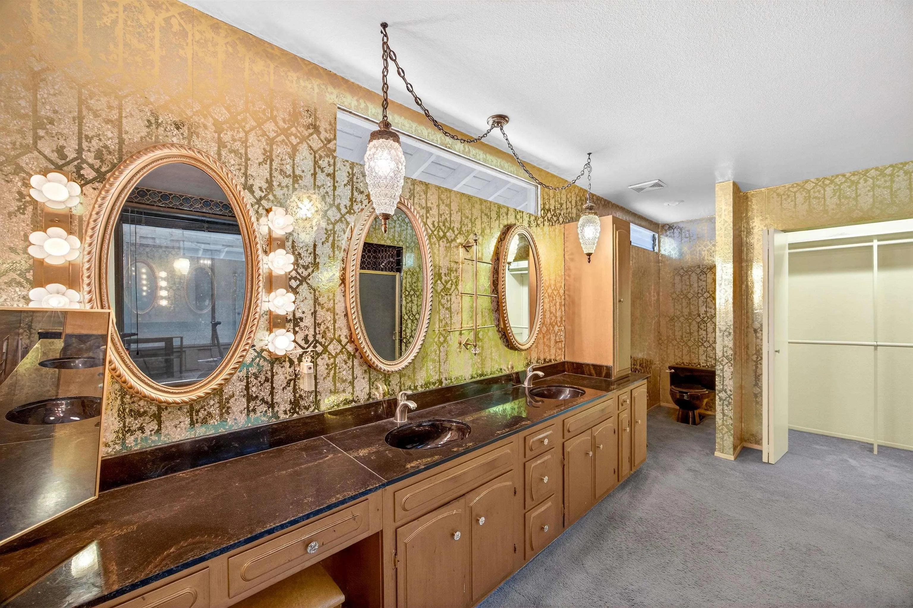 https://cdn.realtyfeed.com/cdn/127/260005146/ae648da8fb9bc1e4fd08b7667856877b.webp