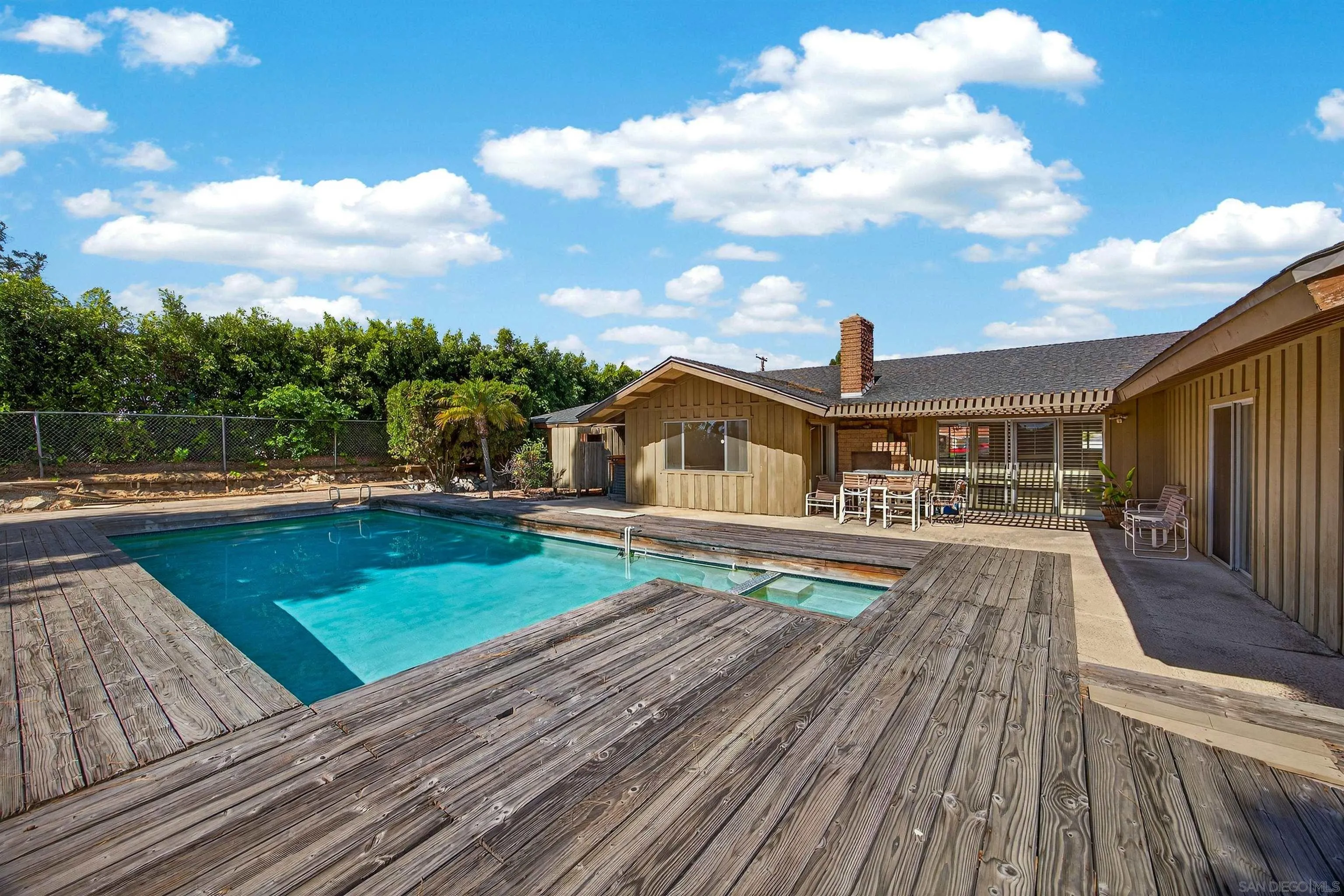 https://cdn.realtyfeed.com/cdn/127/260005146/f1e1991f051d6447476a77ae836851f4.webp