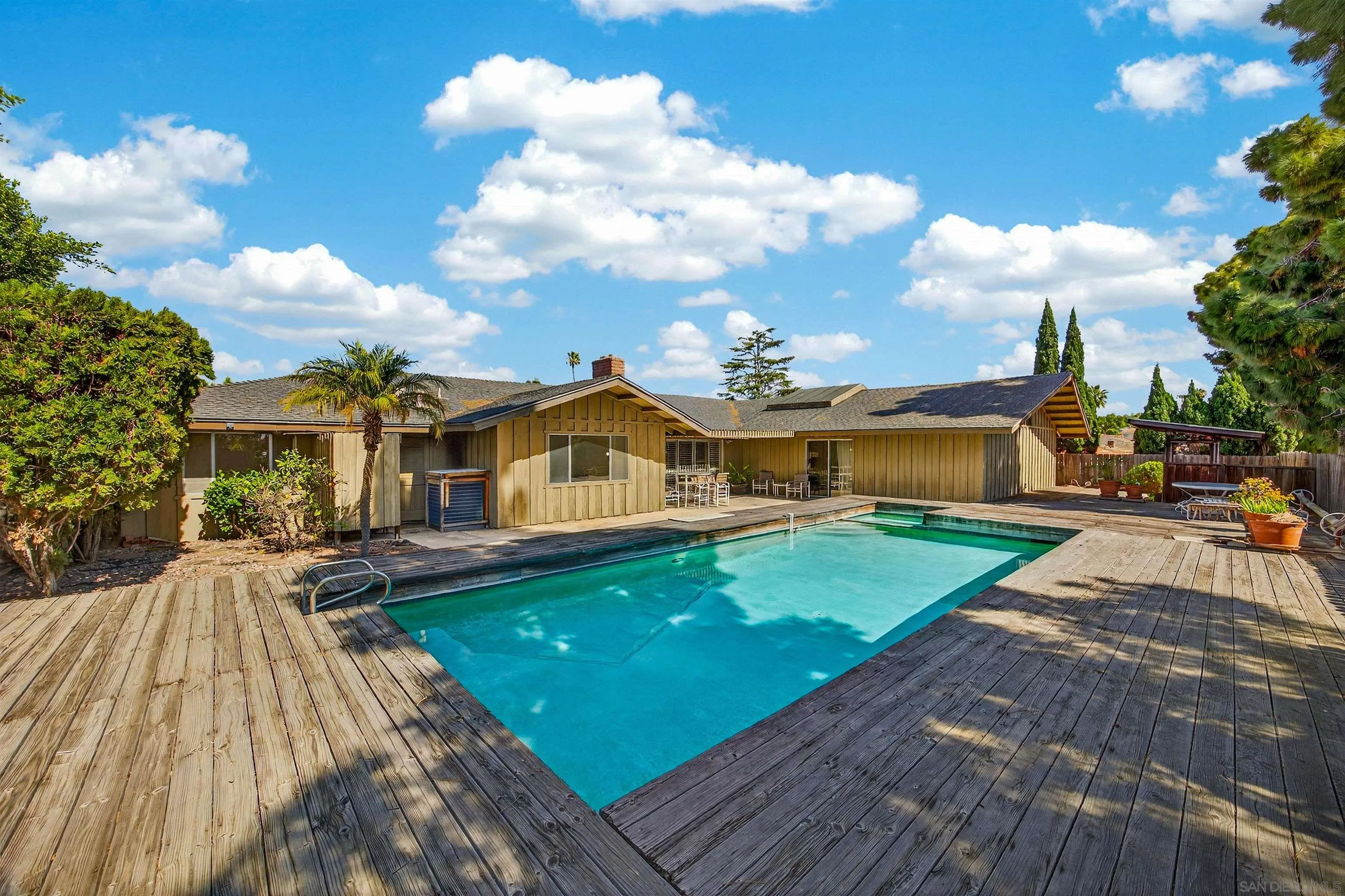 https://cdn.realtyfeed.com/cdn/127/260005146/fa380e3b9868f971d0ac03c8ce0349b2.webp