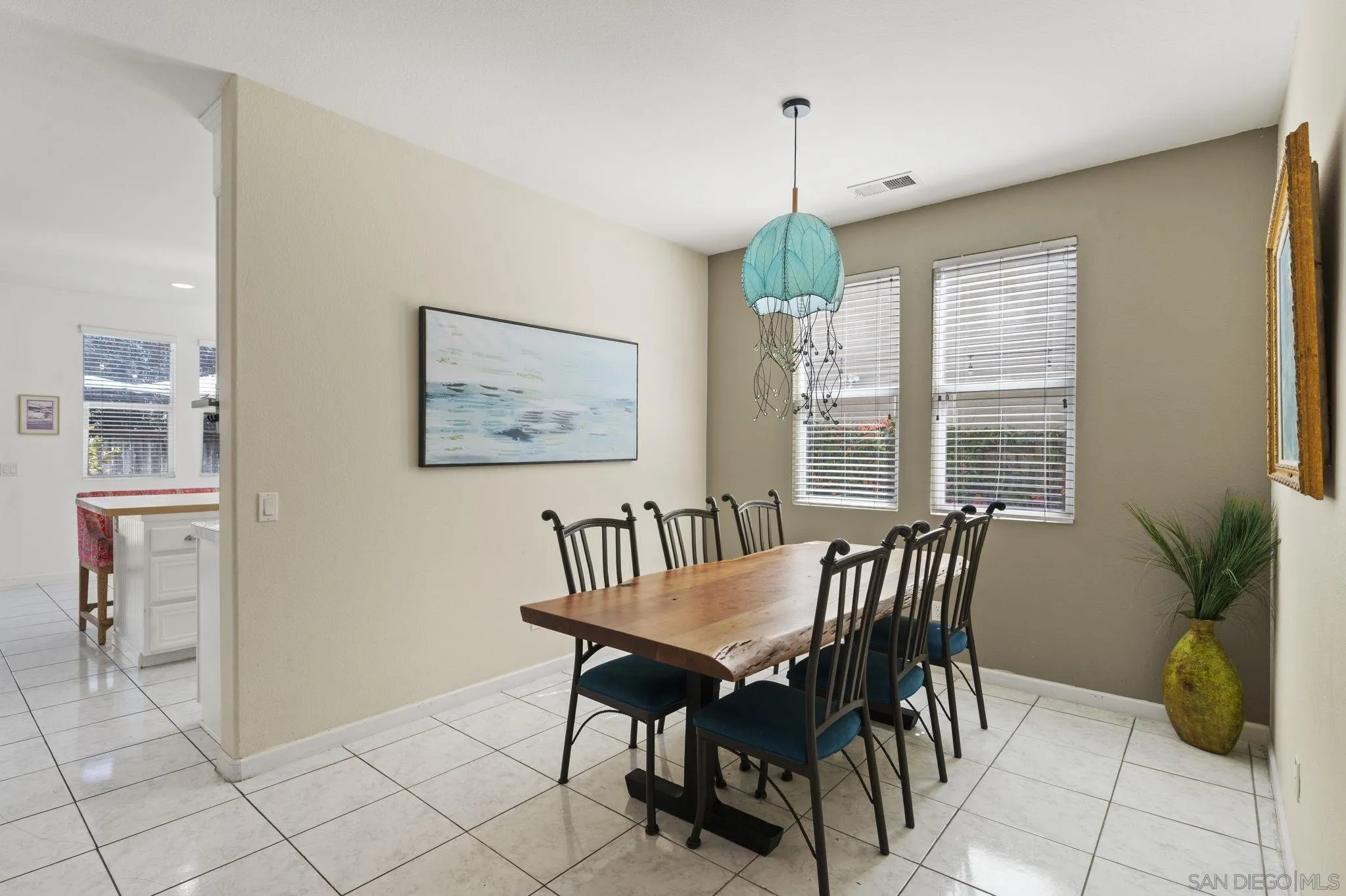 https://cdn.realtyfeed.com/cdn/127/260005157/196f6e5483123f47ede761e3b2603c85.webp