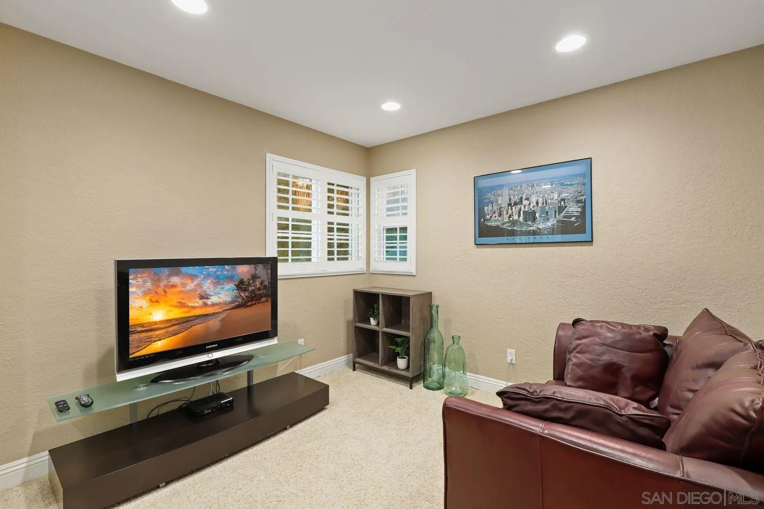 https://cdn.realtyfeed.com/cdn/127/260005165/9b3972c90d4724b3a291449f712e78db.webp